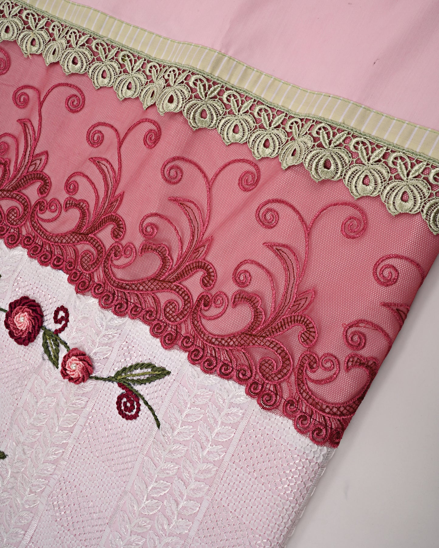 Baby Pink Rida With Smart Lace & Panel With Floral Bunch