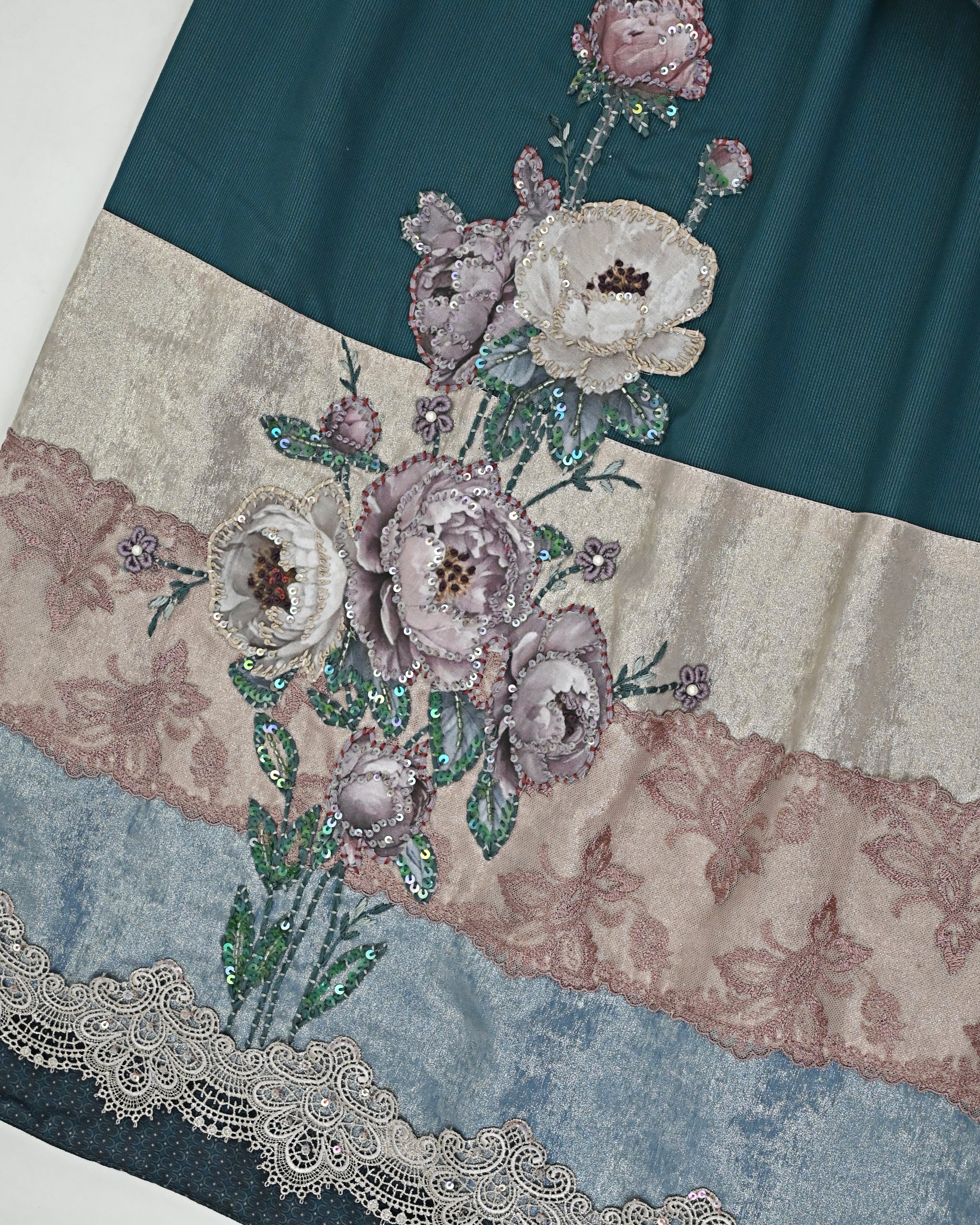 Dark Slate Green Rida With Double Color Meline Foil Panel Golden Lace & Floral Aari Bunch-4250/-