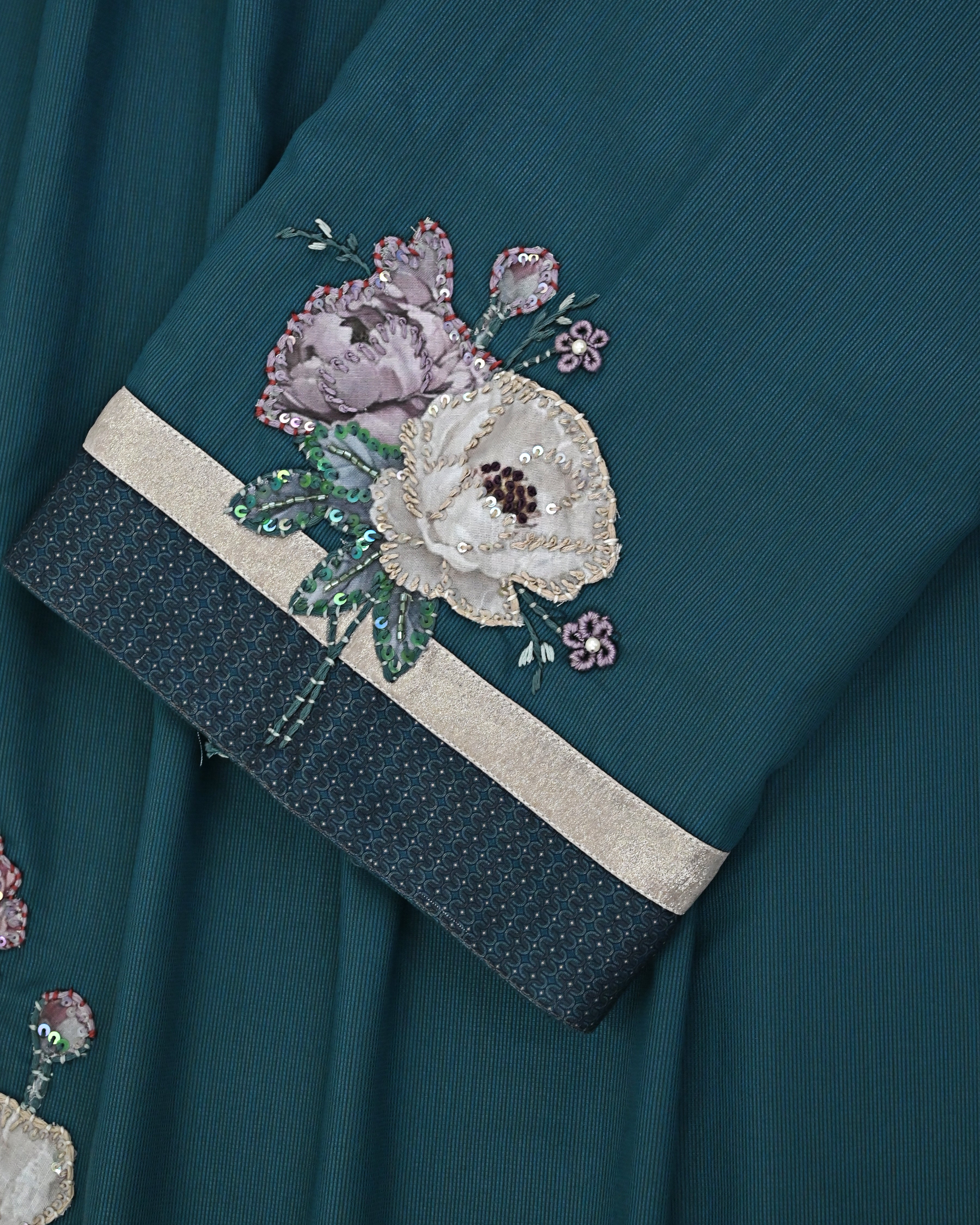 Dark Slate Green Rida With Double Color Meline Foil Panel Golden Lace & Floral Aari Bunch-4250/-