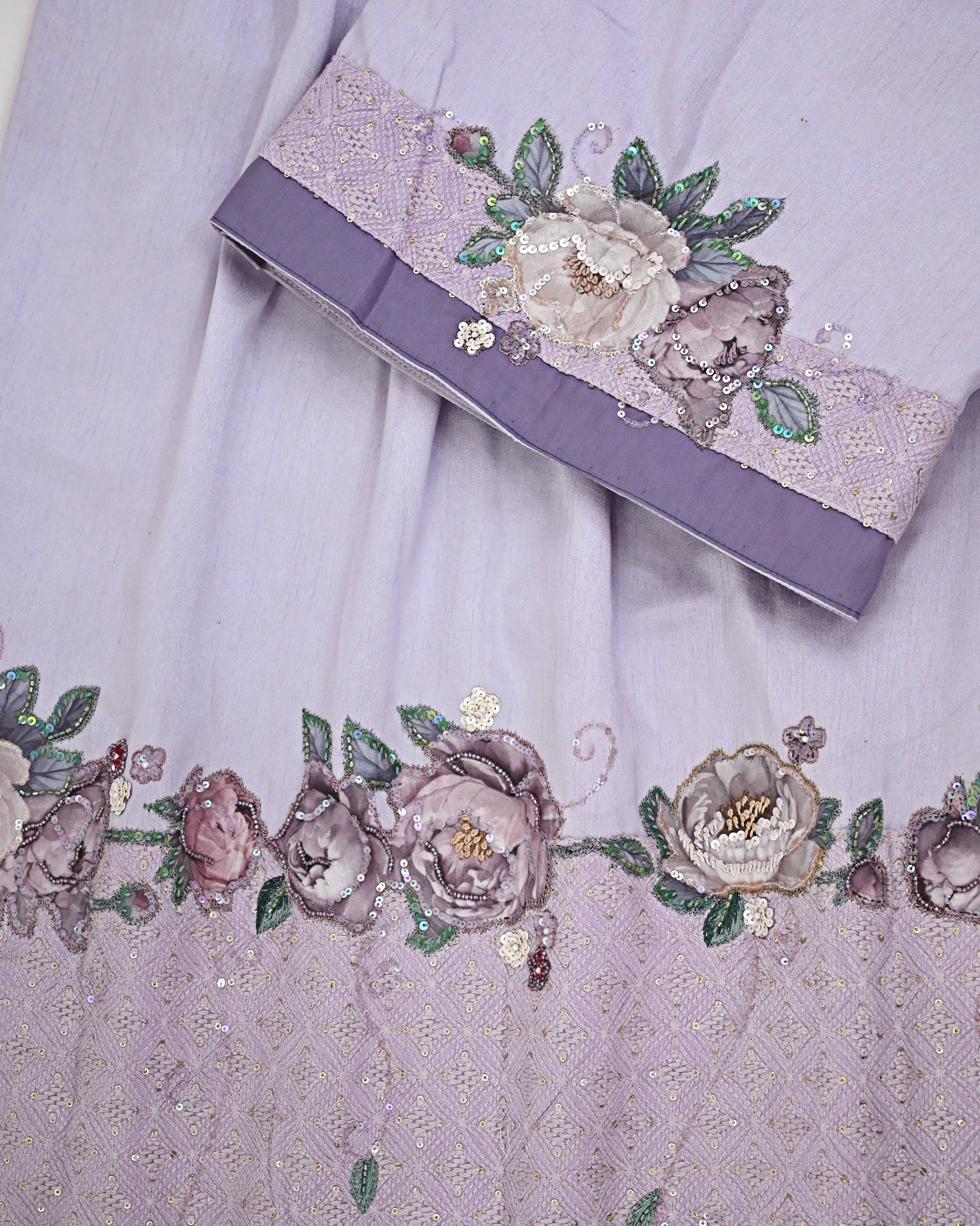 Light Lilac Rida With High Heavy Panel & Floral Applique Aari Work-4900/-