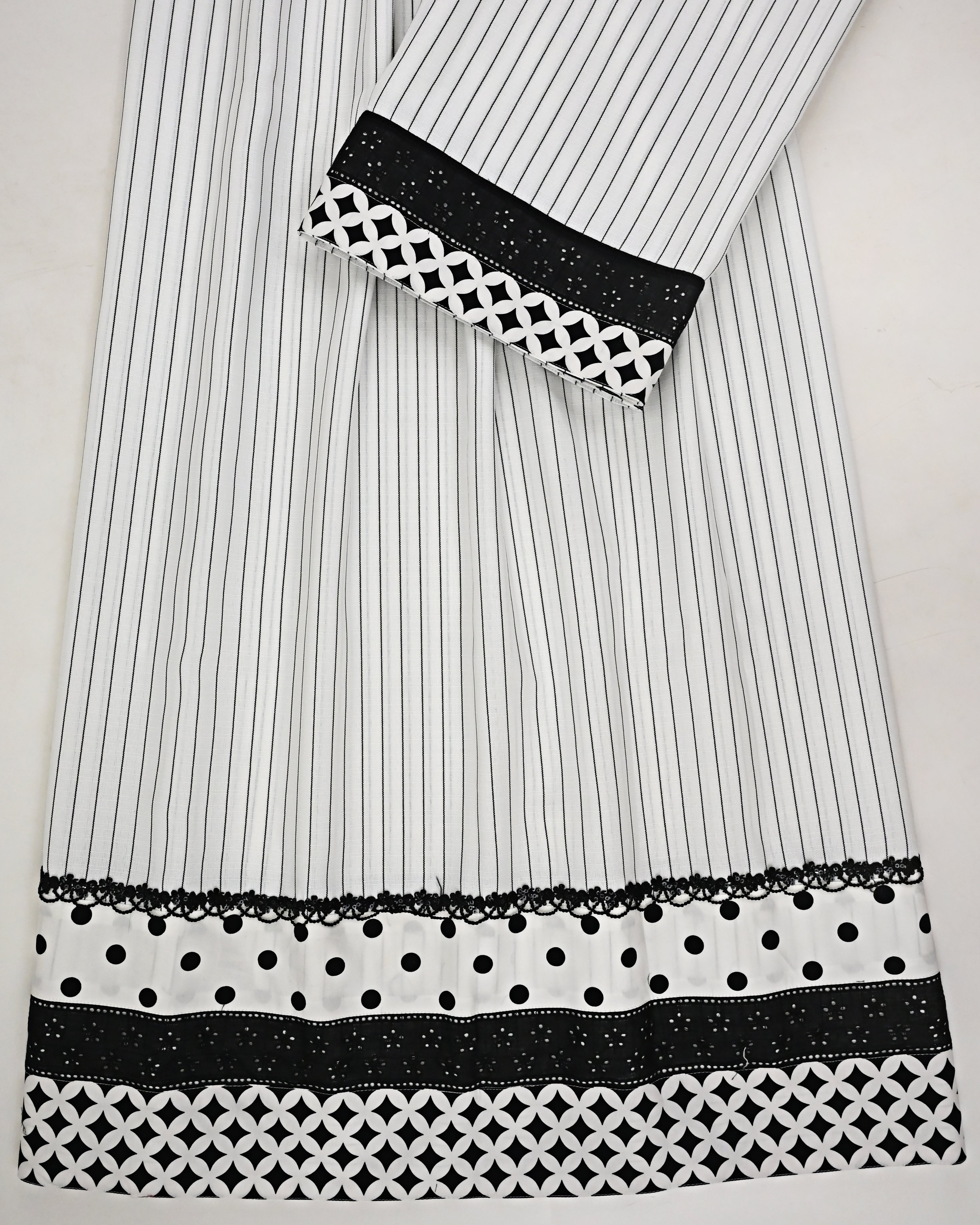 White Base Black Lining Rida With Smart Black & White Lace & Panel-1300/-