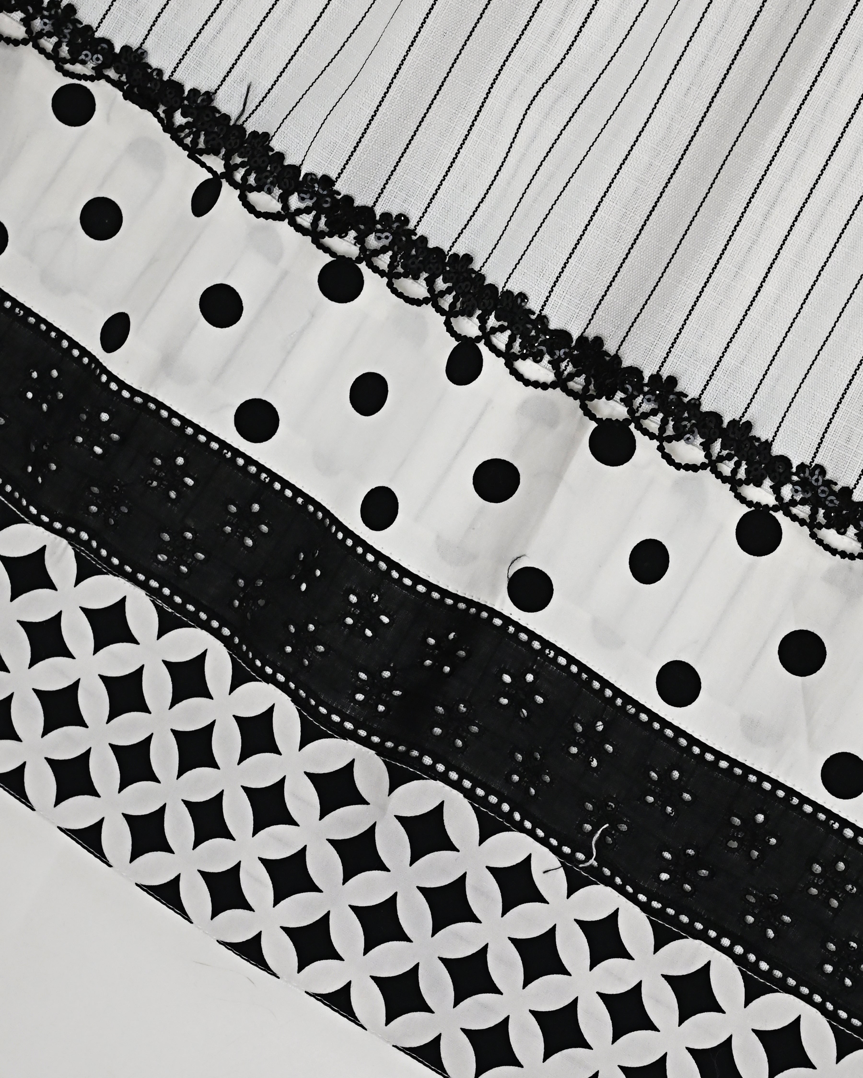 White Base Black Lining Rida With Smart Black & White Lace & Panel-1300/-