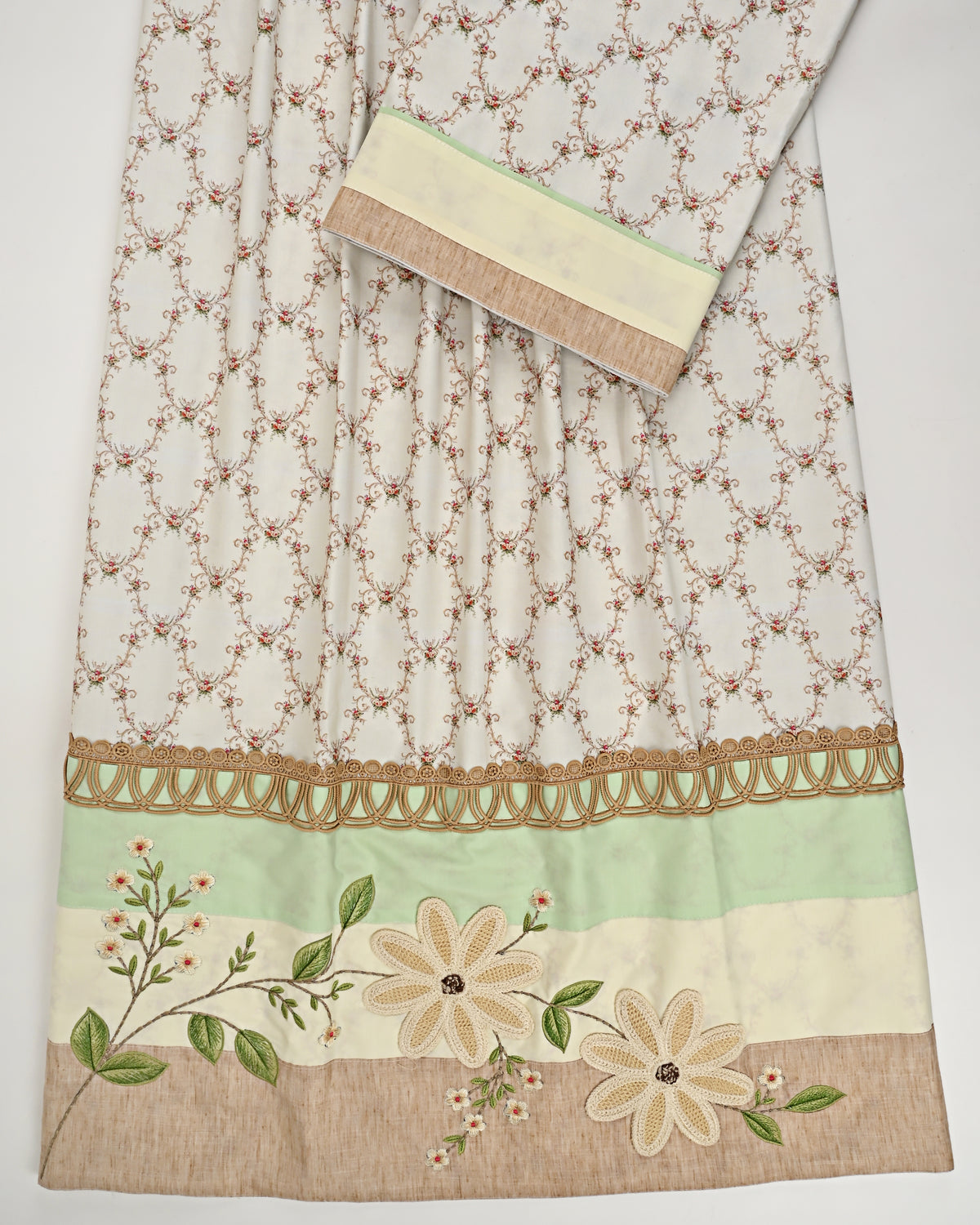 Off White Base Printed Rida With Smart Panel & Floral Work On It – AL ...