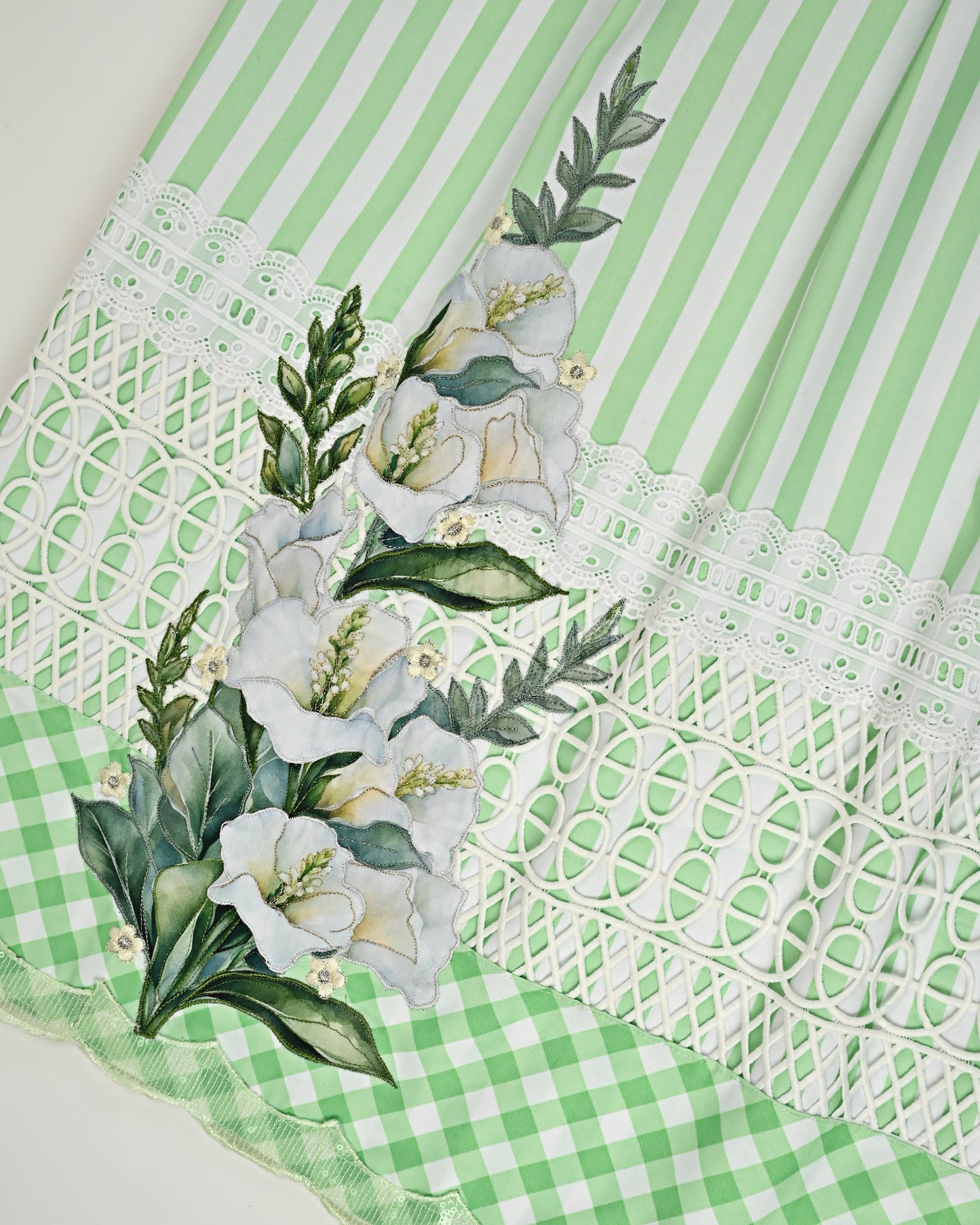 White & Green Stripes Rida With Smart Panel & Floral Work On Lace