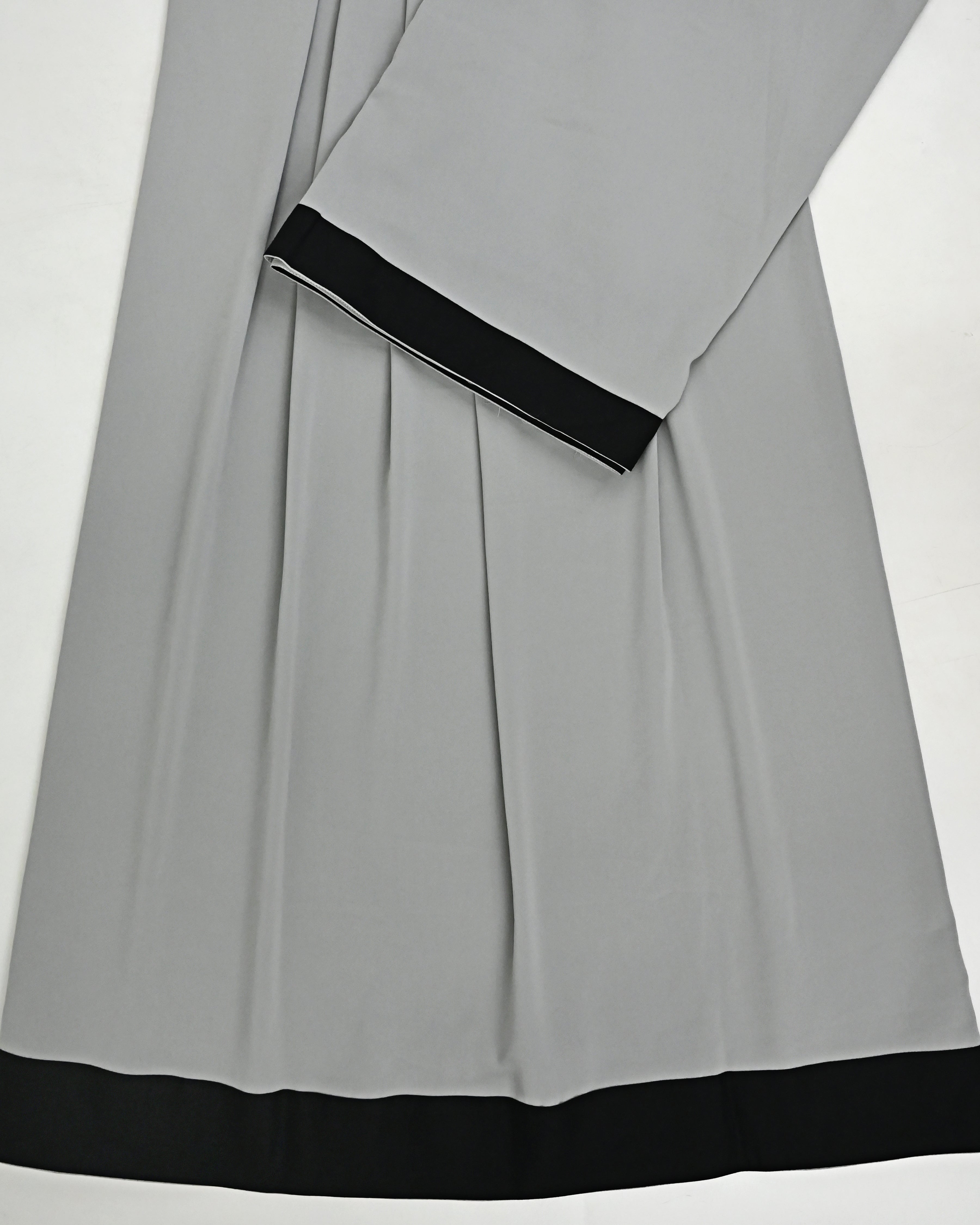 Dove Grey Ohbat Abaya Rida With Smart Black Single Patti