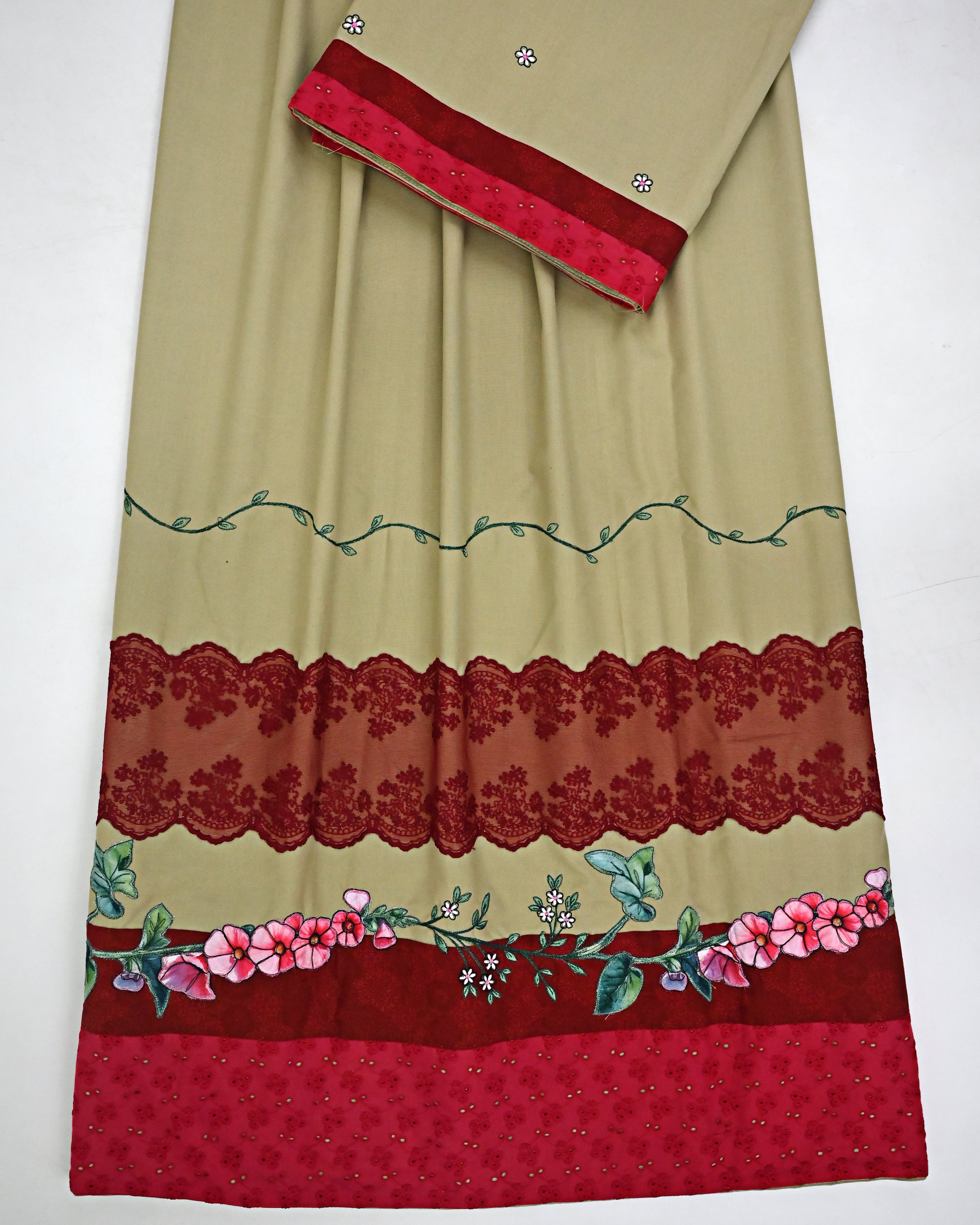 Sage Green Rida With Red Lace Hakoba Panel & Smart Floral Border Work