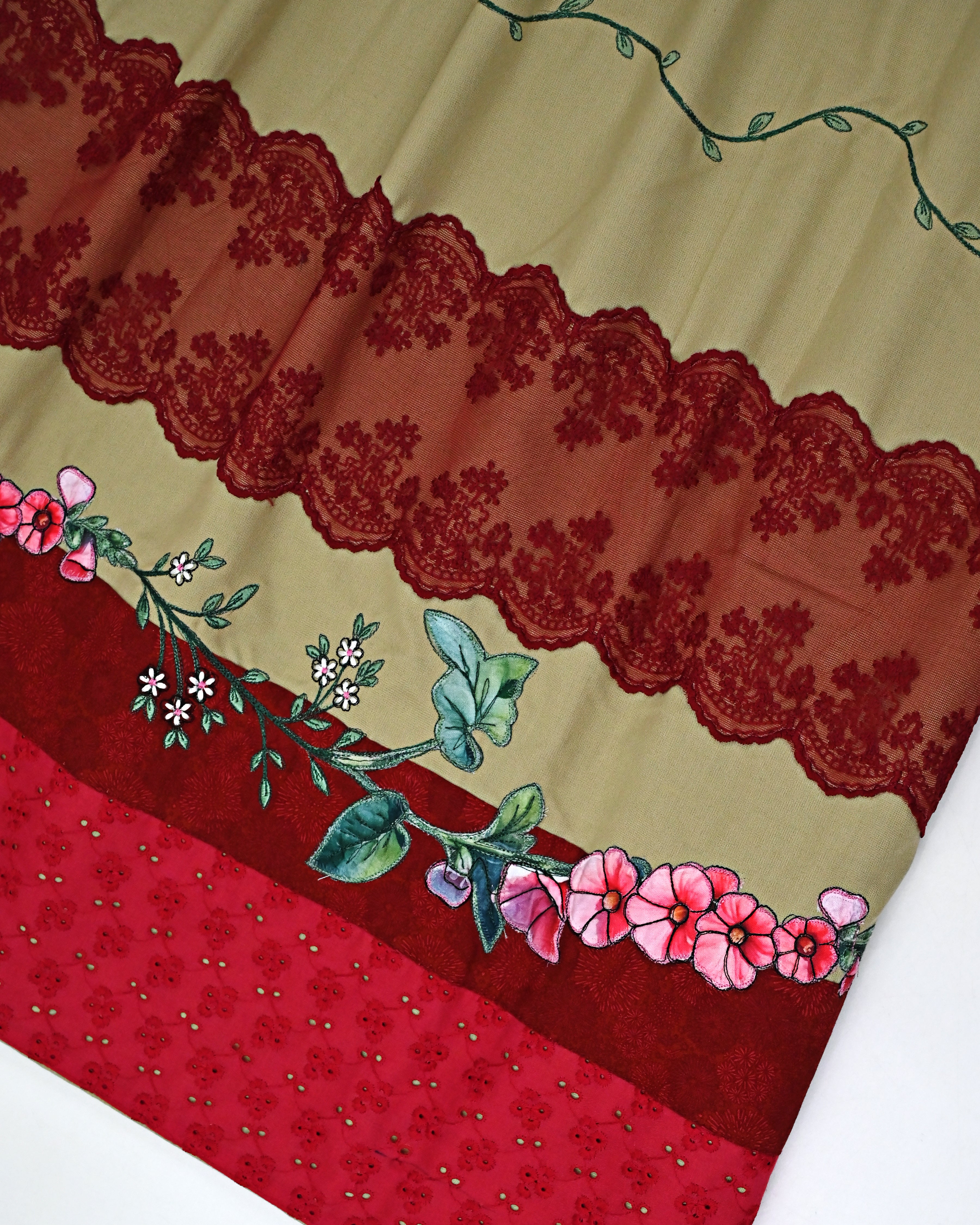 Sage Green Rida With Red Lace Hakoba Panel & Smart Floral Border Work