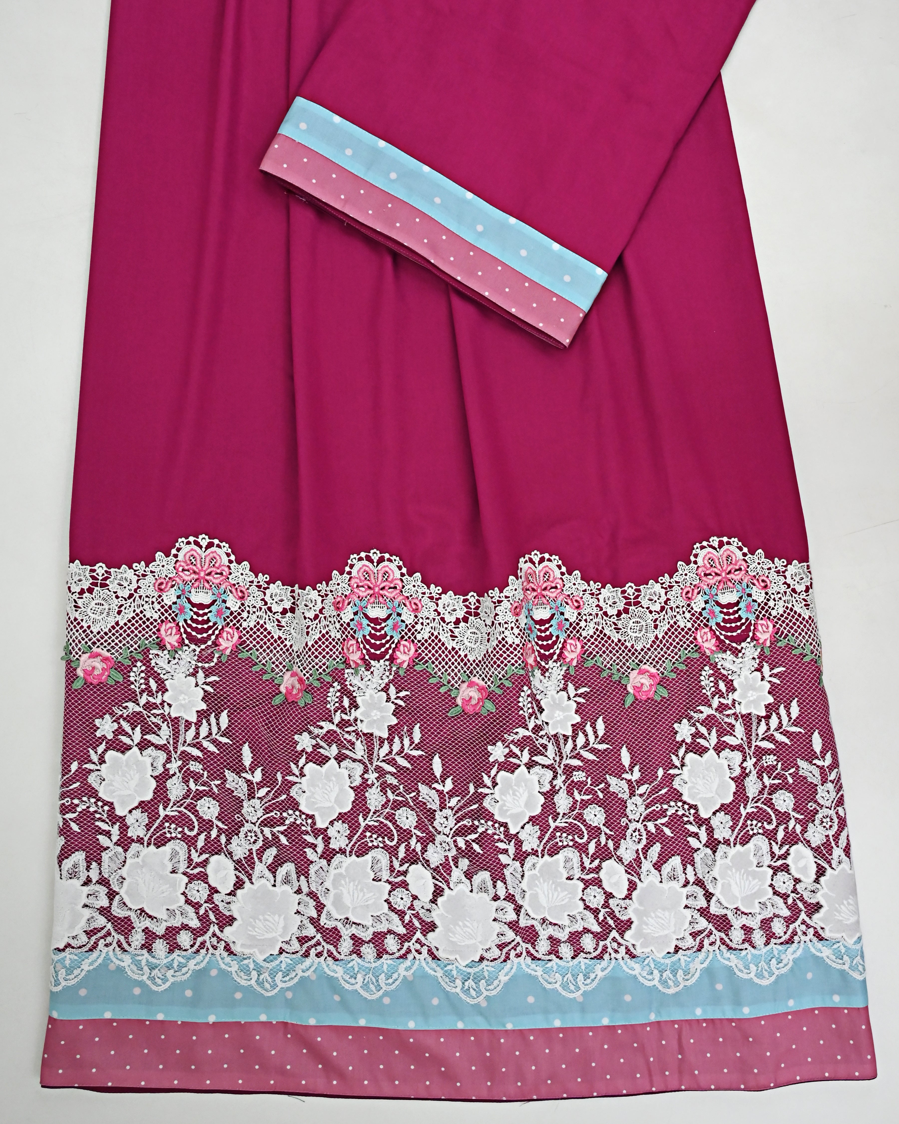 Deep Fuchsia Heavy Ruby Rida With Smart White Floral Lace & Dots Panel