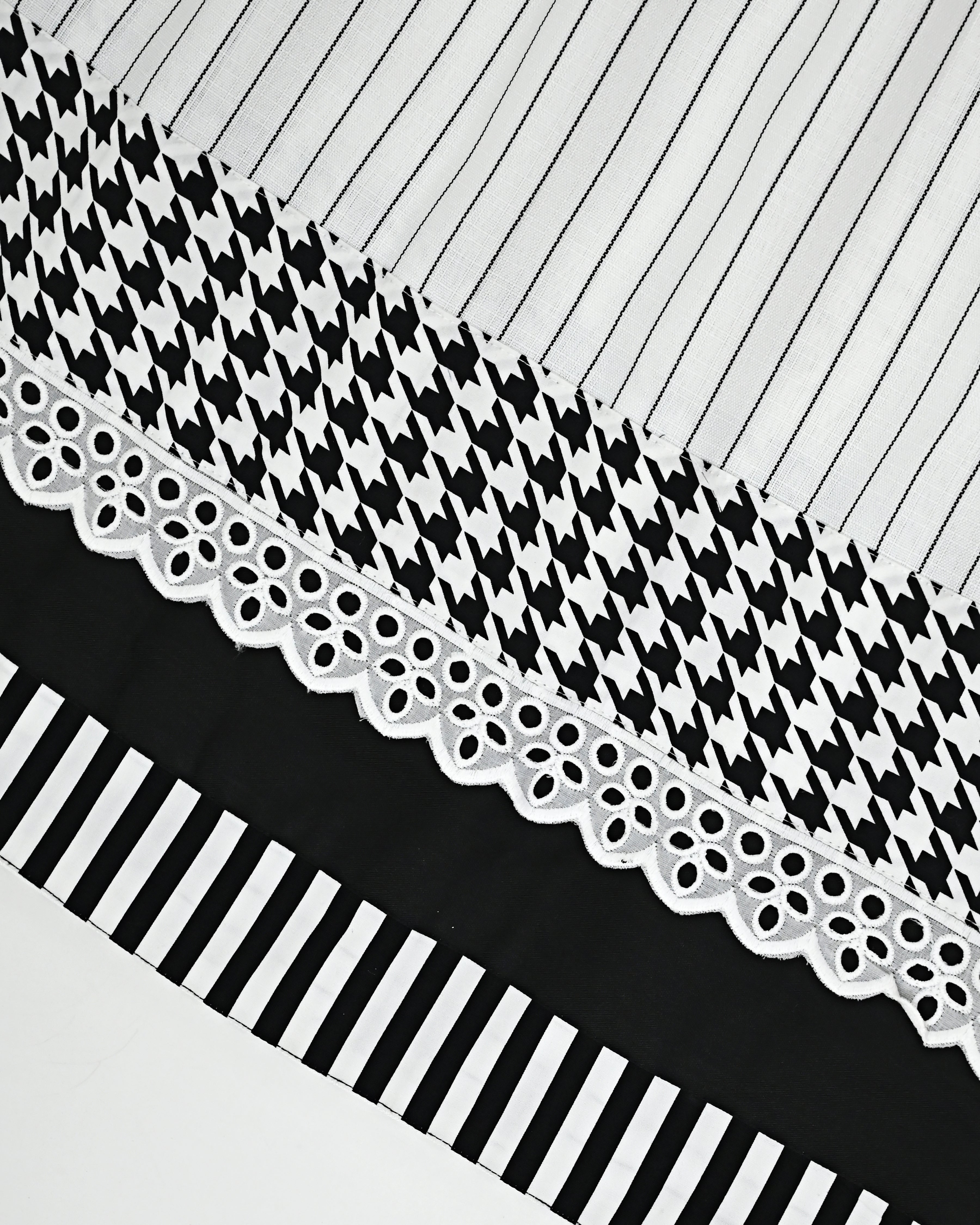 Stark White Black Lining Rida With Smart Design Panel & Smart Lace