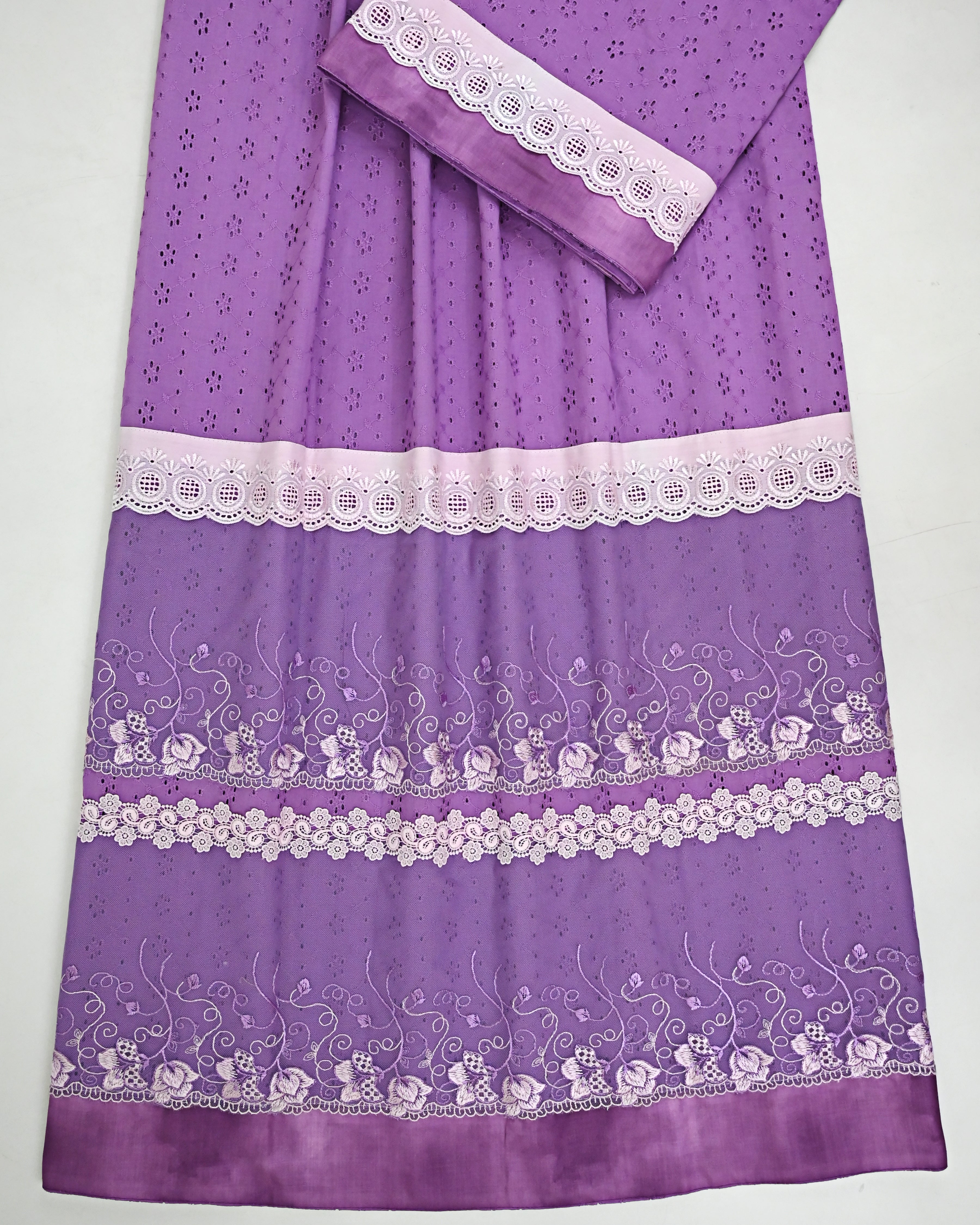 Royal Purple Hakoba Rida With Smart & Beautiful Floral Lace