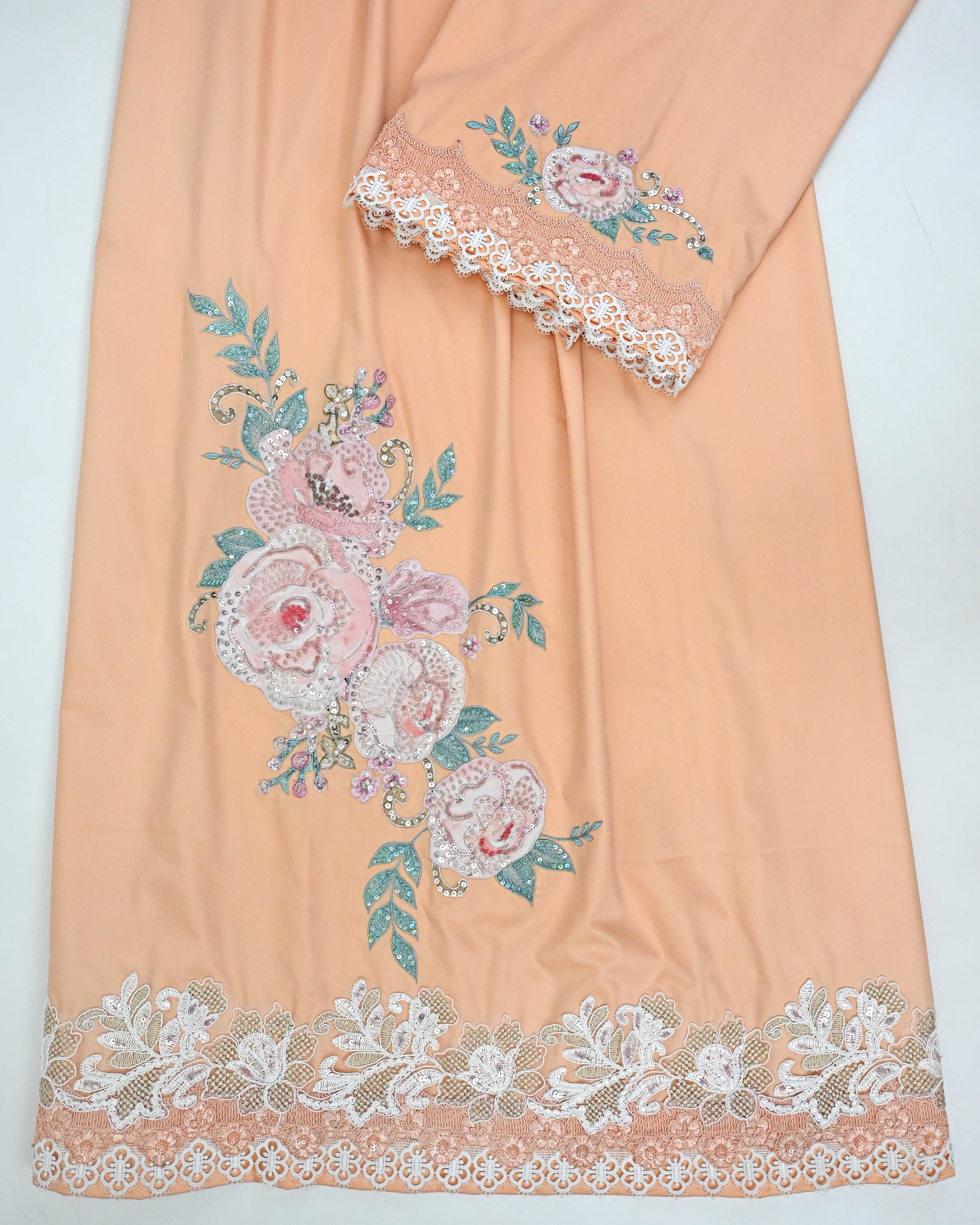 Light Peach Rida With Smart Lace & Floral Bunch With Aari Work Touch Up