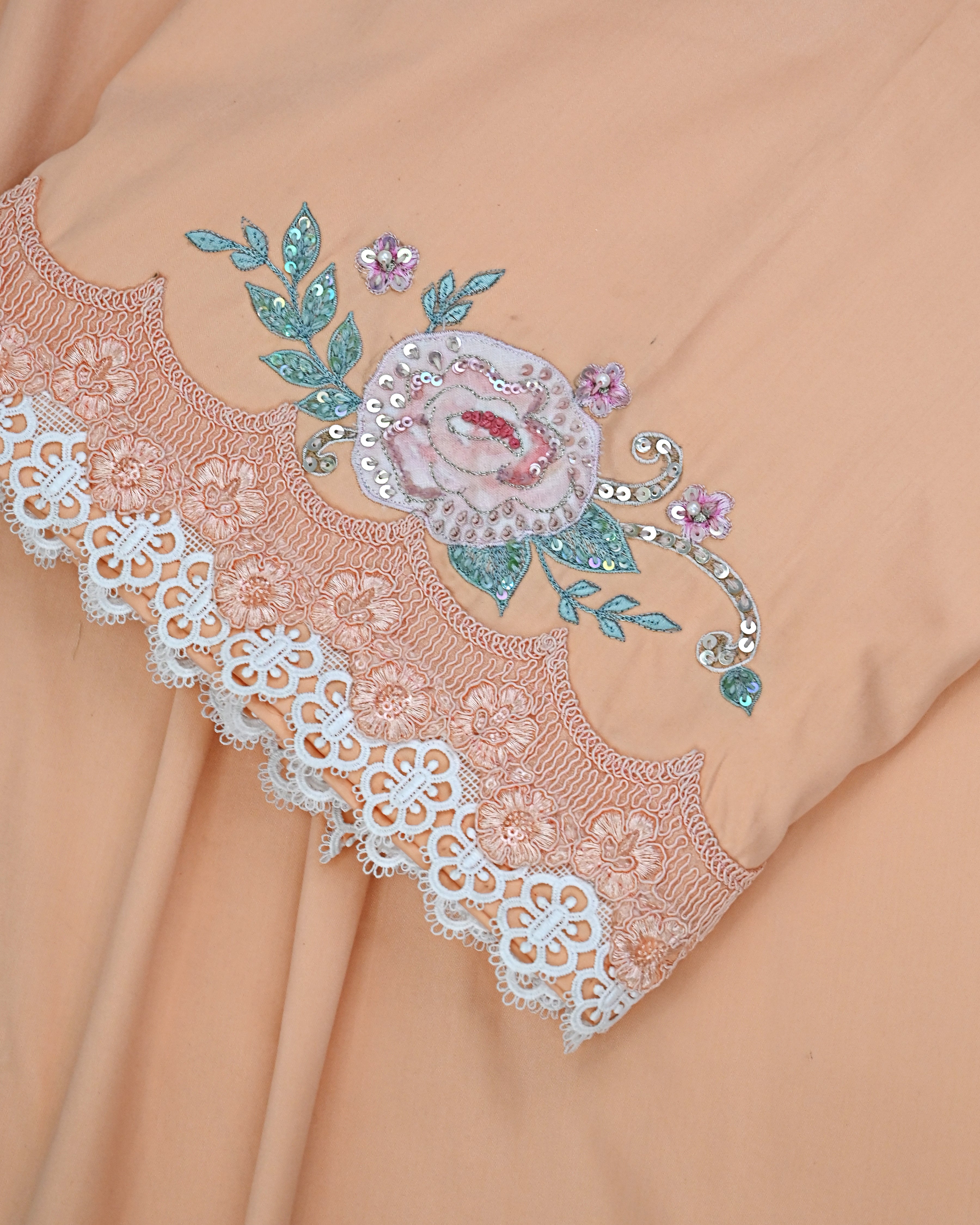 Light Peach Rida With Smart Lace & Floral Bunch With Aari Work Touch Up