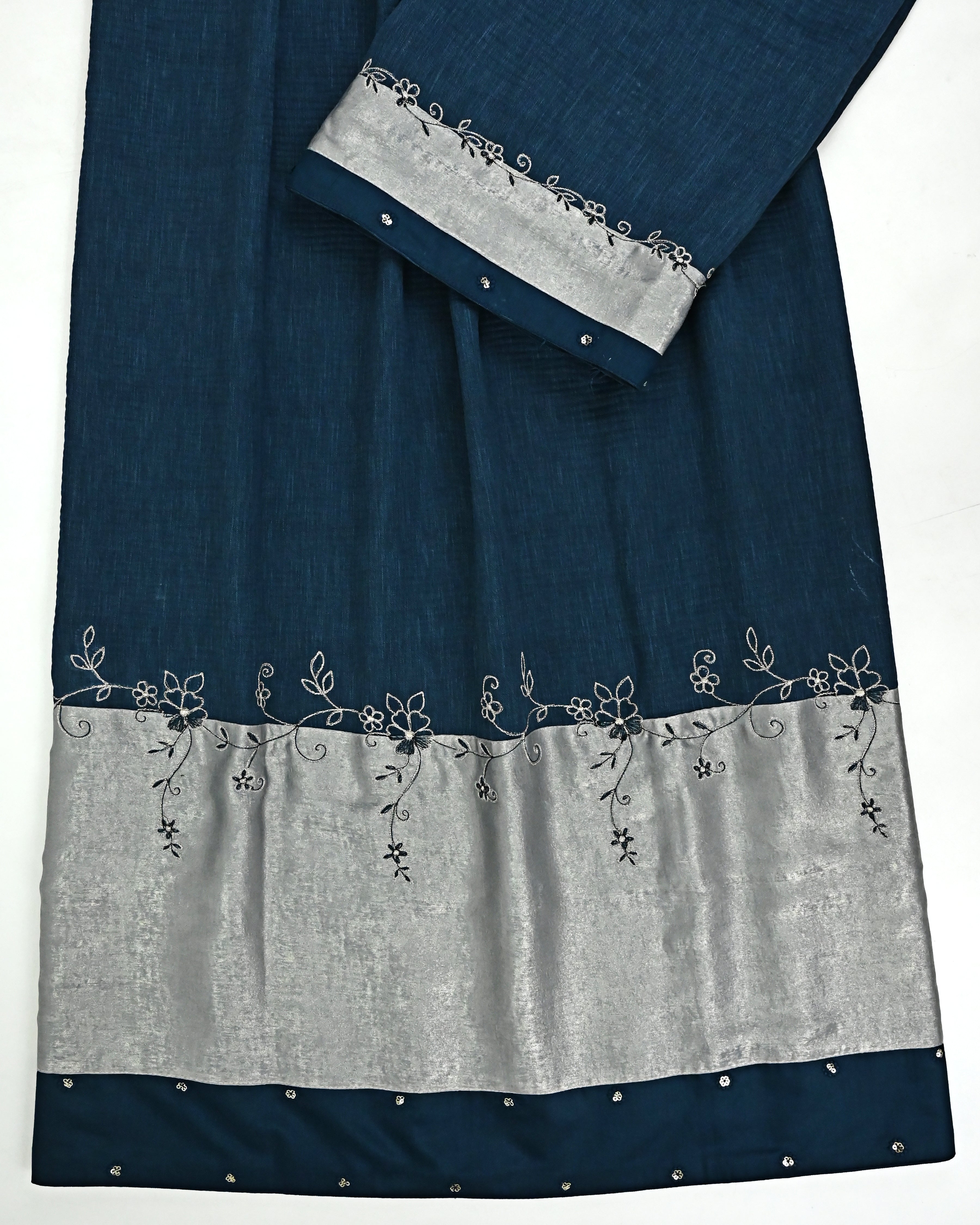 Indigo Blue 90 Grm Silk Rida With Floral Work & Silver Milan Foil Panel-2650/-