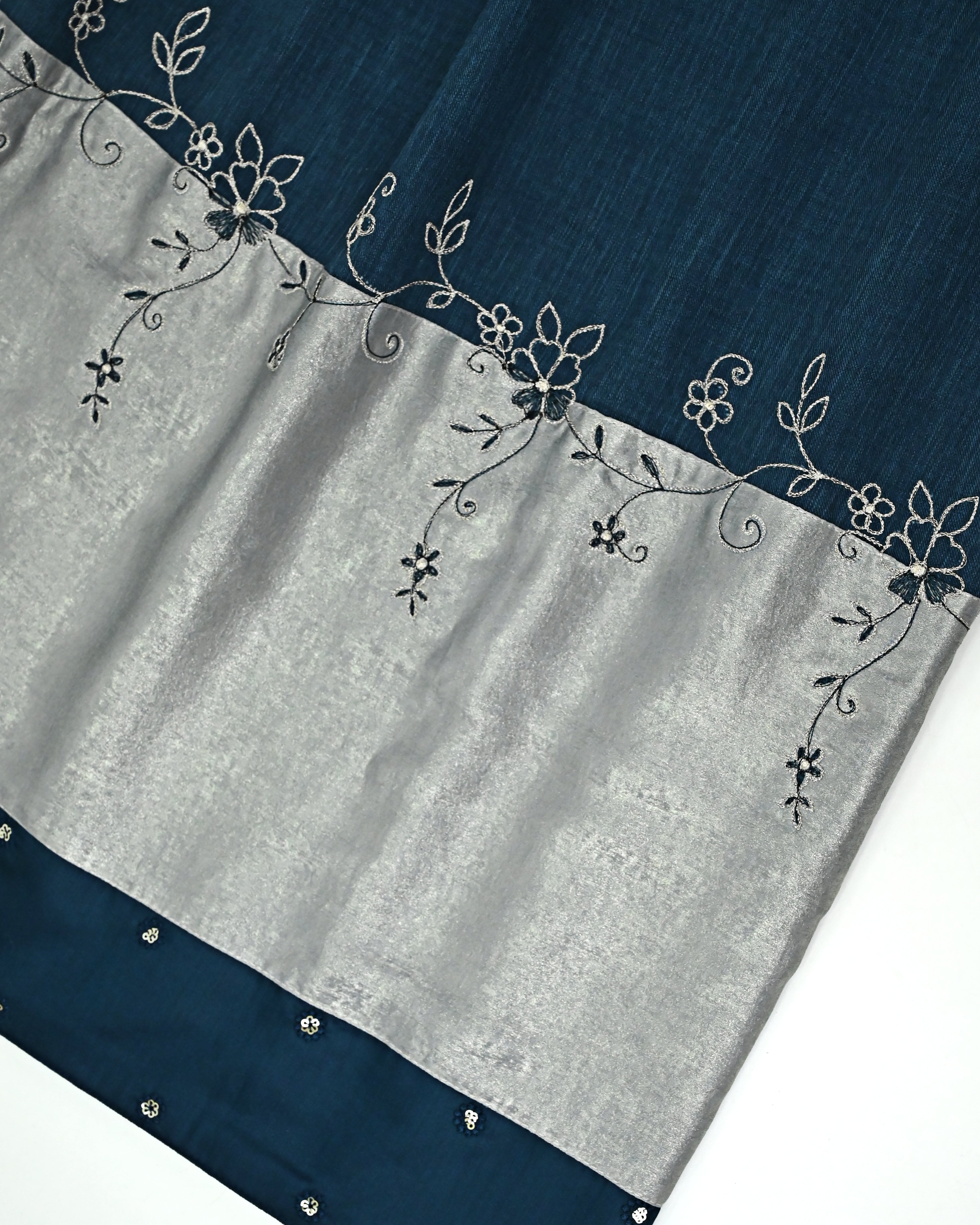 Indigo Blue 90 Grm Silk Rida With Floral Work & Silver Milan Foil Panel-2650/-