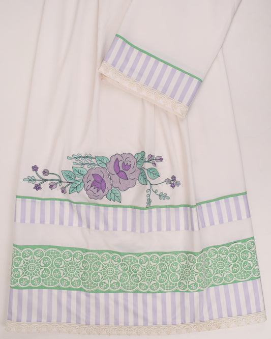 White Rida With Smart Lace Panel & Floral Bunch In Middle