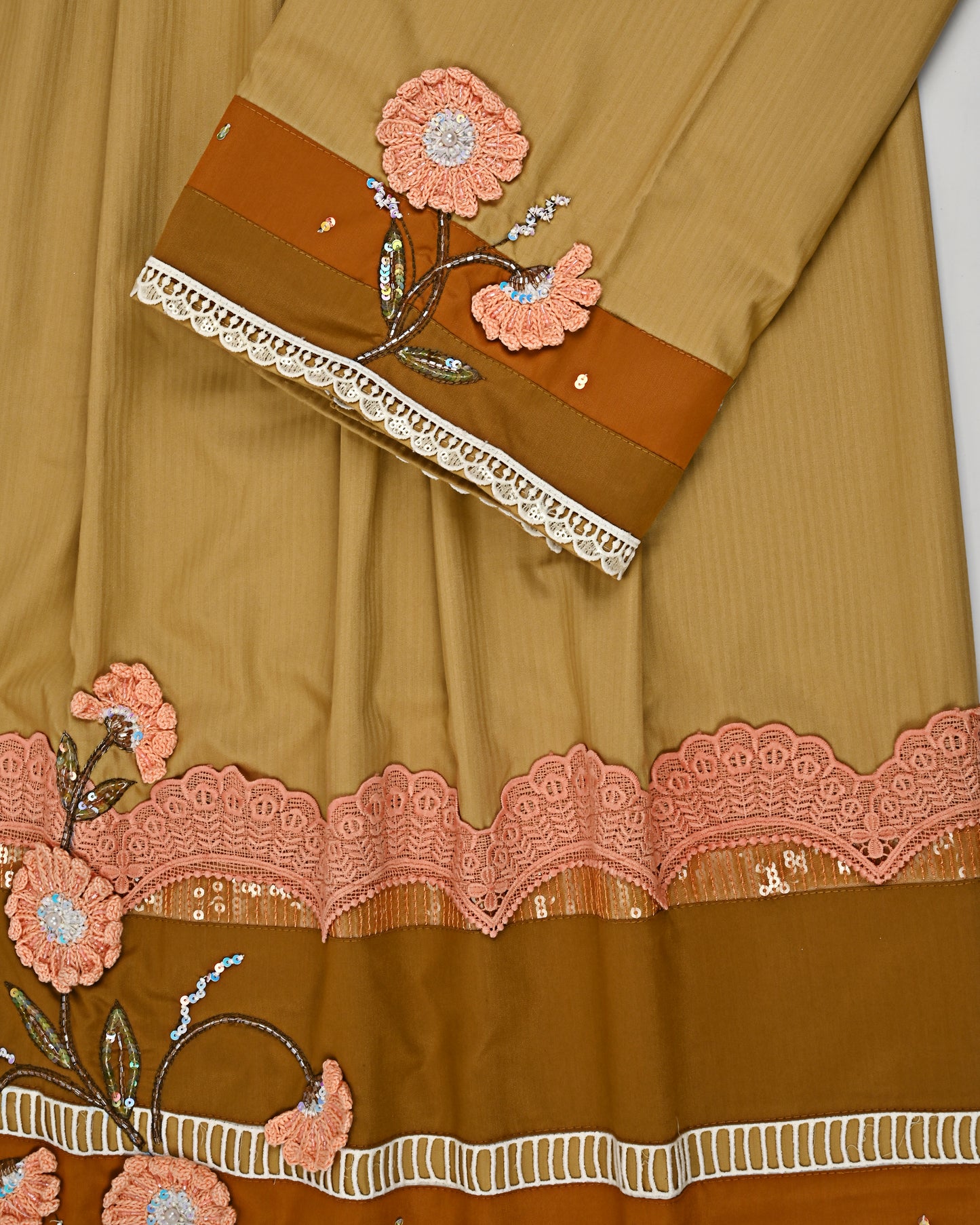 Golden Rida With Smart Color Block Pattern & Floral Aari Work