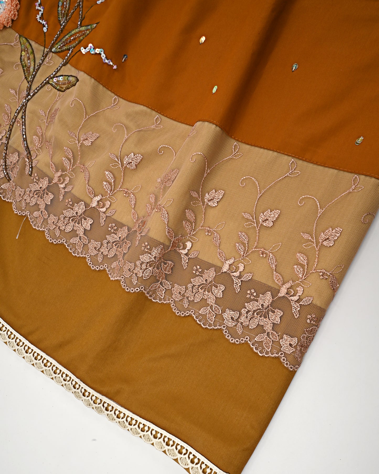Golden Rida With Smart Color Block Pattern & Floral Aari Work