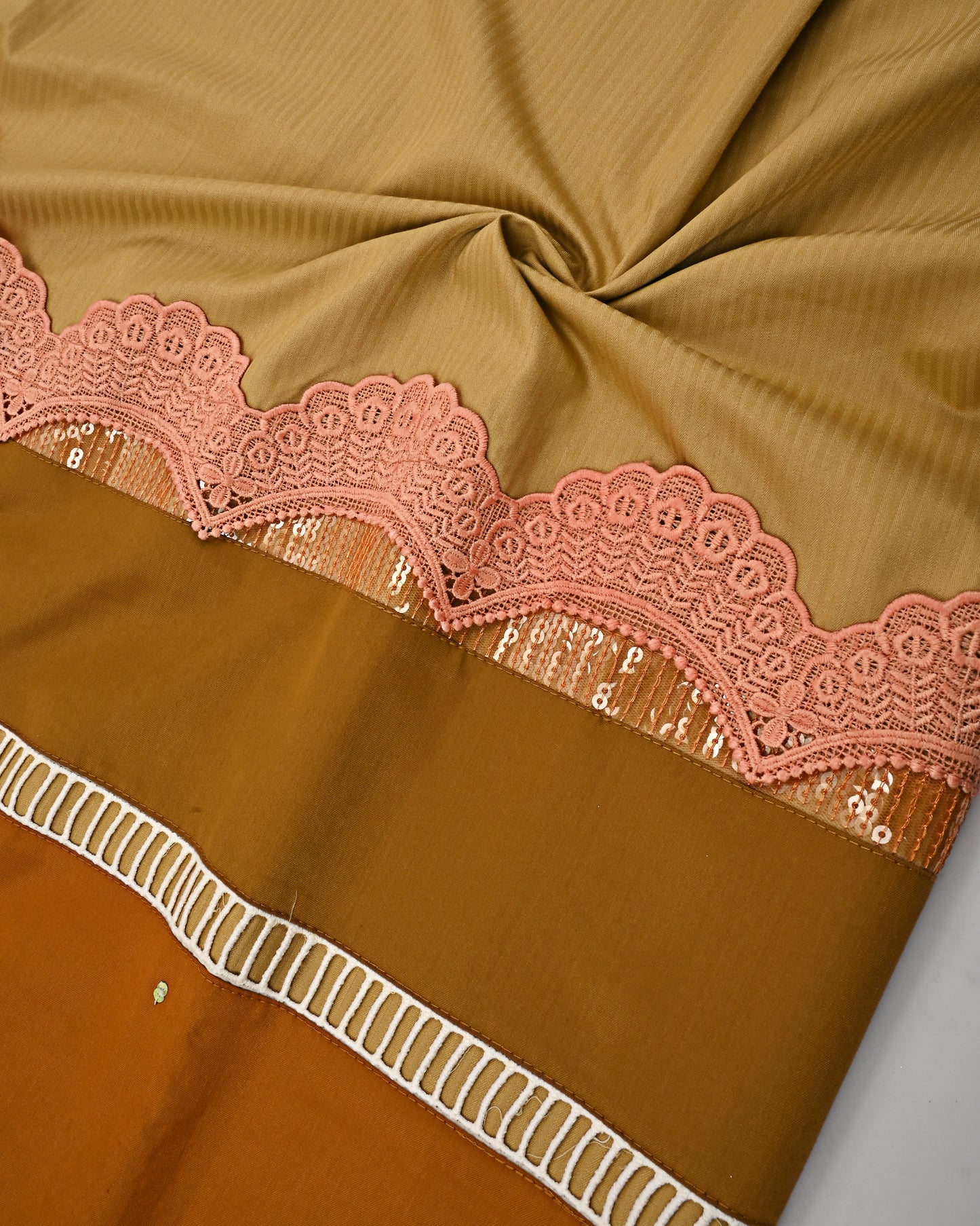 Golden Rida With Smart Color Block Pattern & Floral Aari Work
