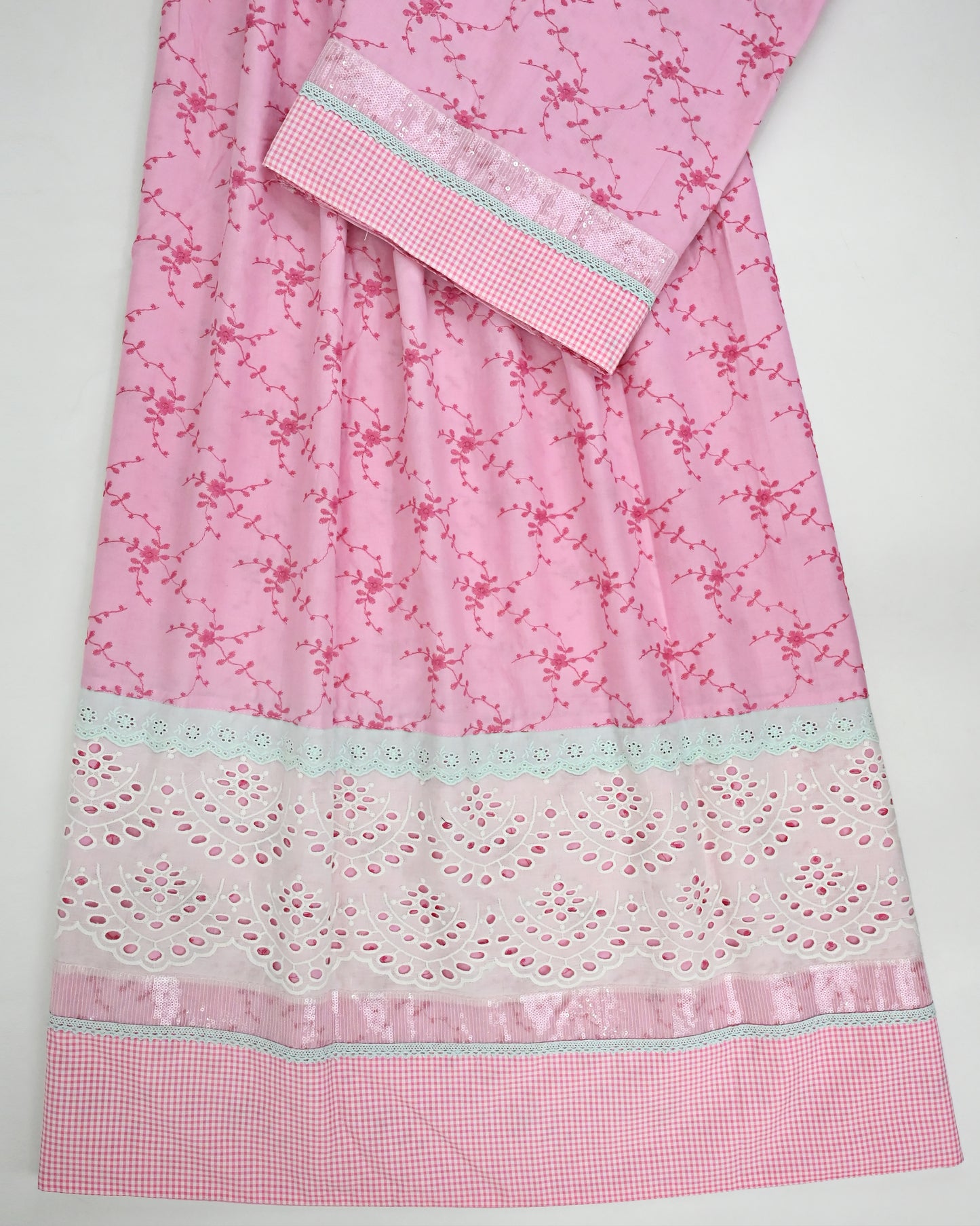 Rose Pink Rida With Floral Cut Work & Smart Hakoba Lacing Small Checks Panel
