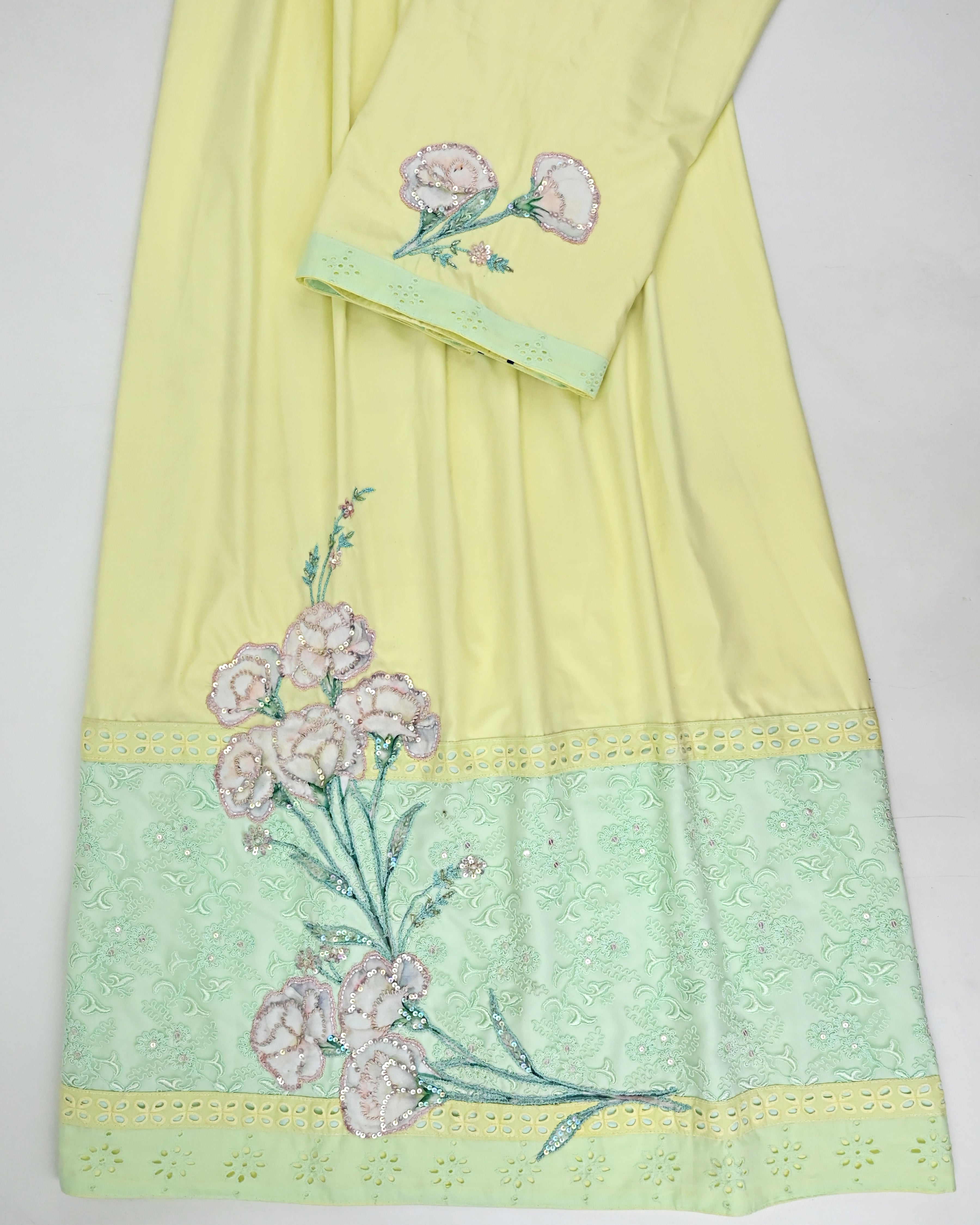 Sulfur Yellow Rida With Smart Heavy Look Panel & Floral Aari Touch Up