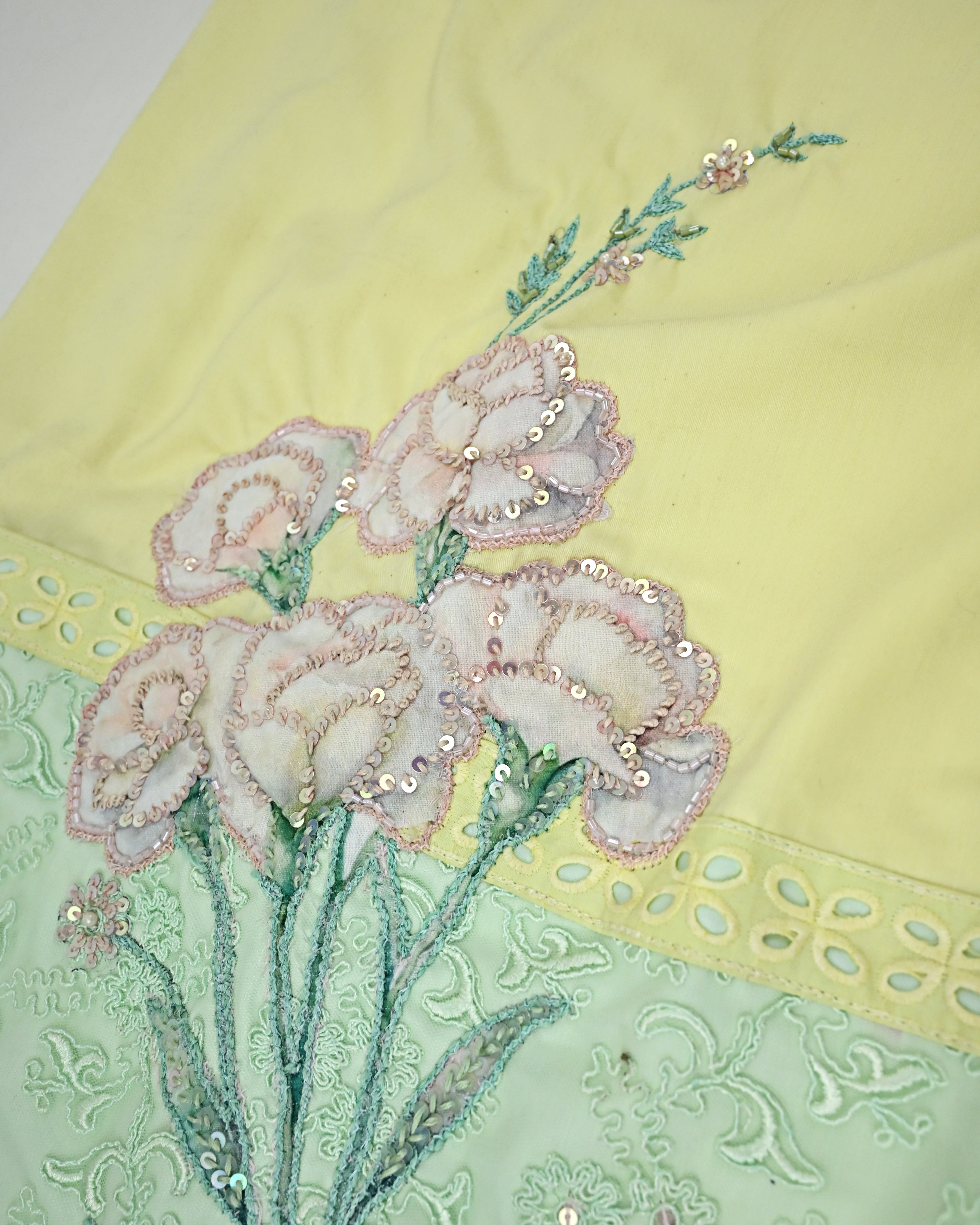 Sulfur Yellow Rida With Smart Heavy Look Panel & Floral Aari Touch Up