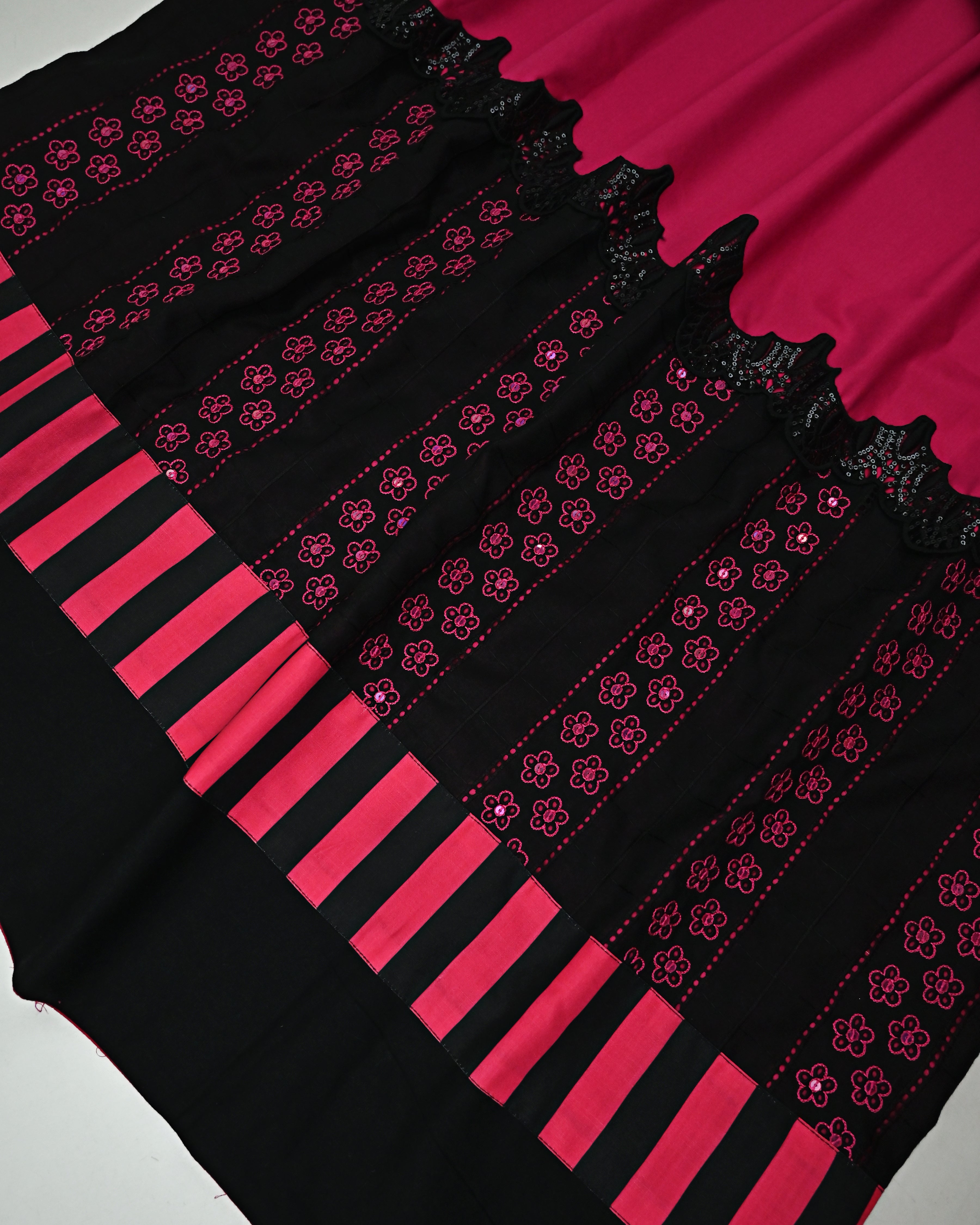 Cerise Pink Rida With Black Heavy Lace Smart Panel & Floral Work On Lace
