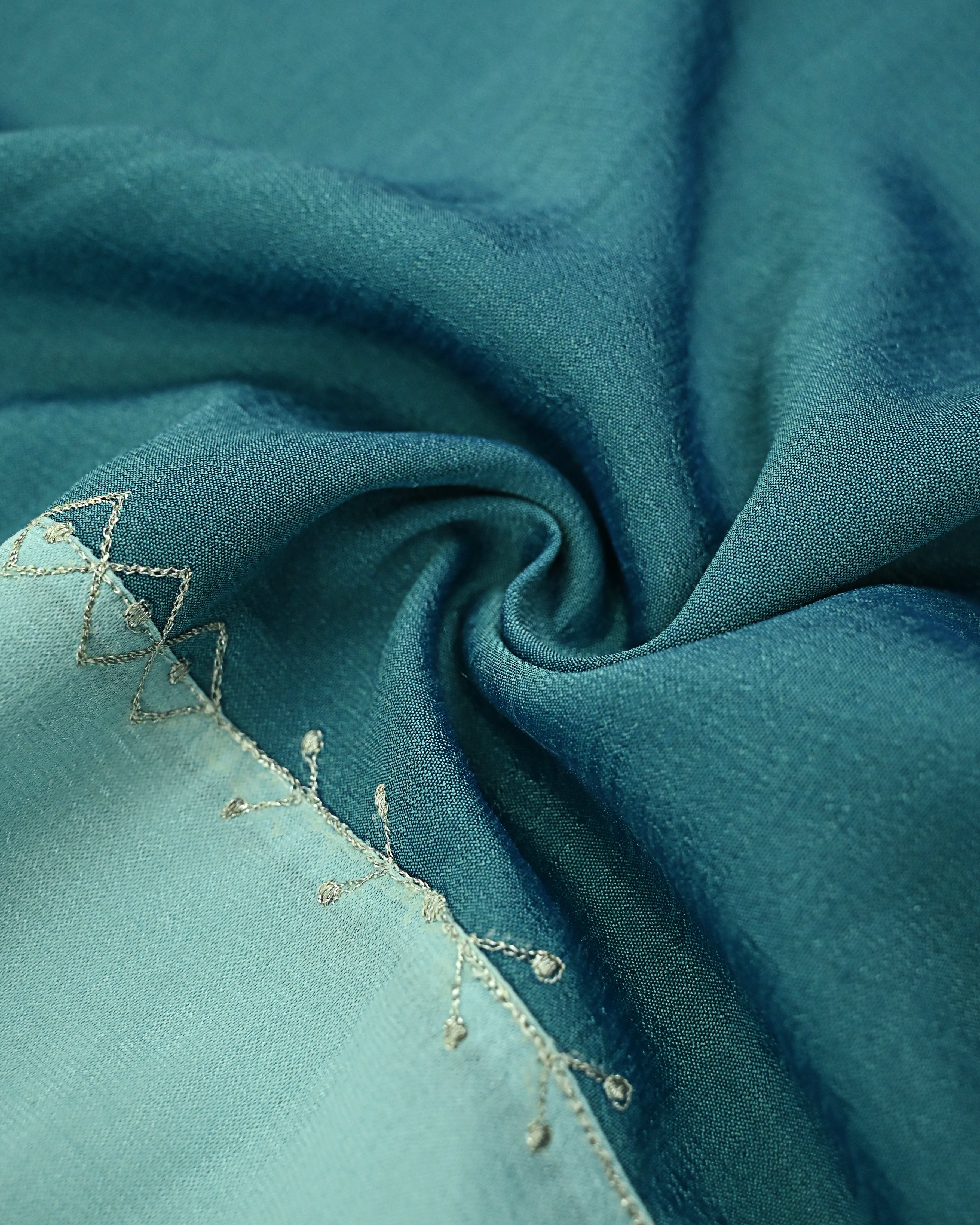 Dark Cyan Seafoam Green 90grm Silk Pattern Rida With Lite Border Work