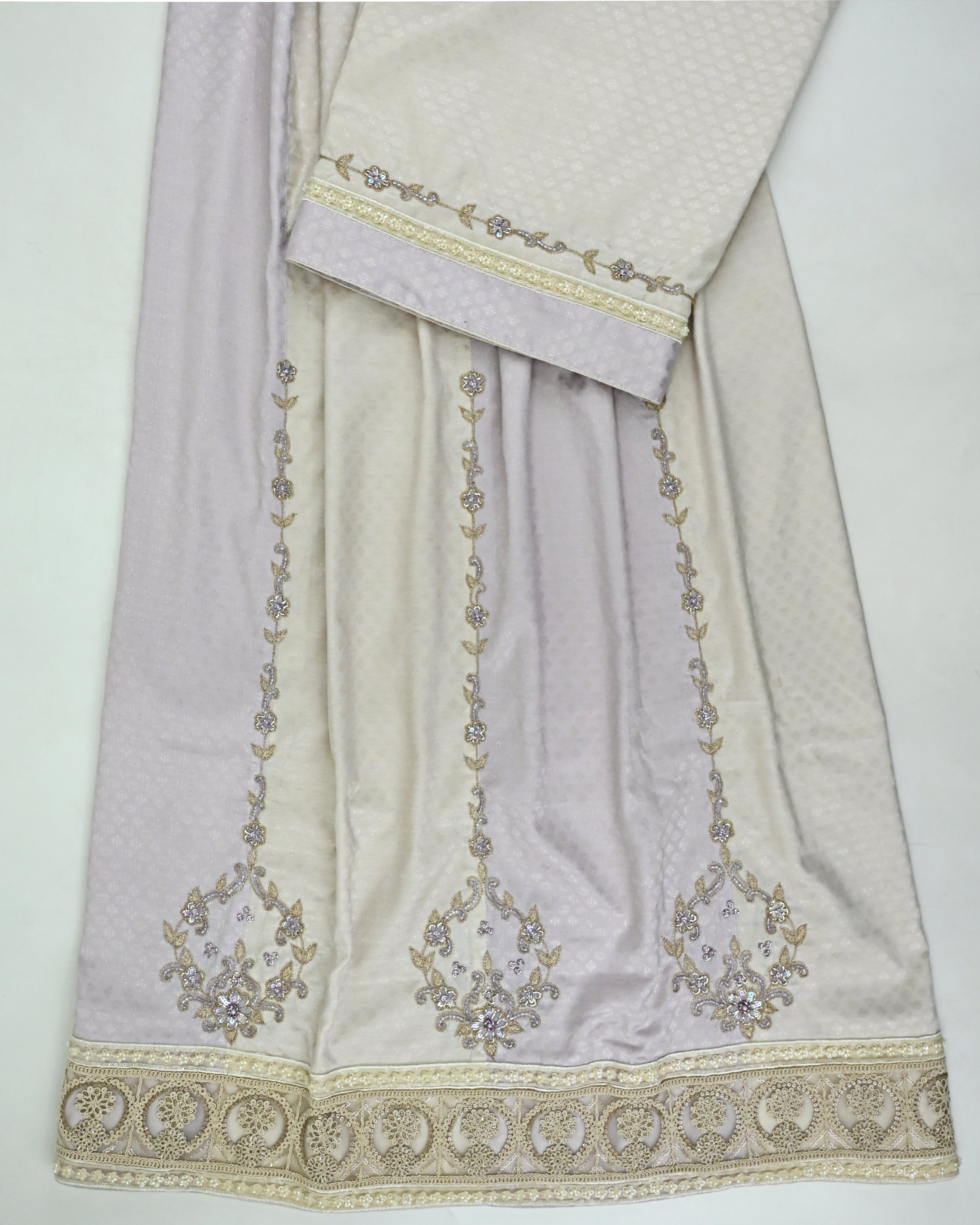 Champagne Ivory Rida With Heavy Golden Lace & Floral Aari Work