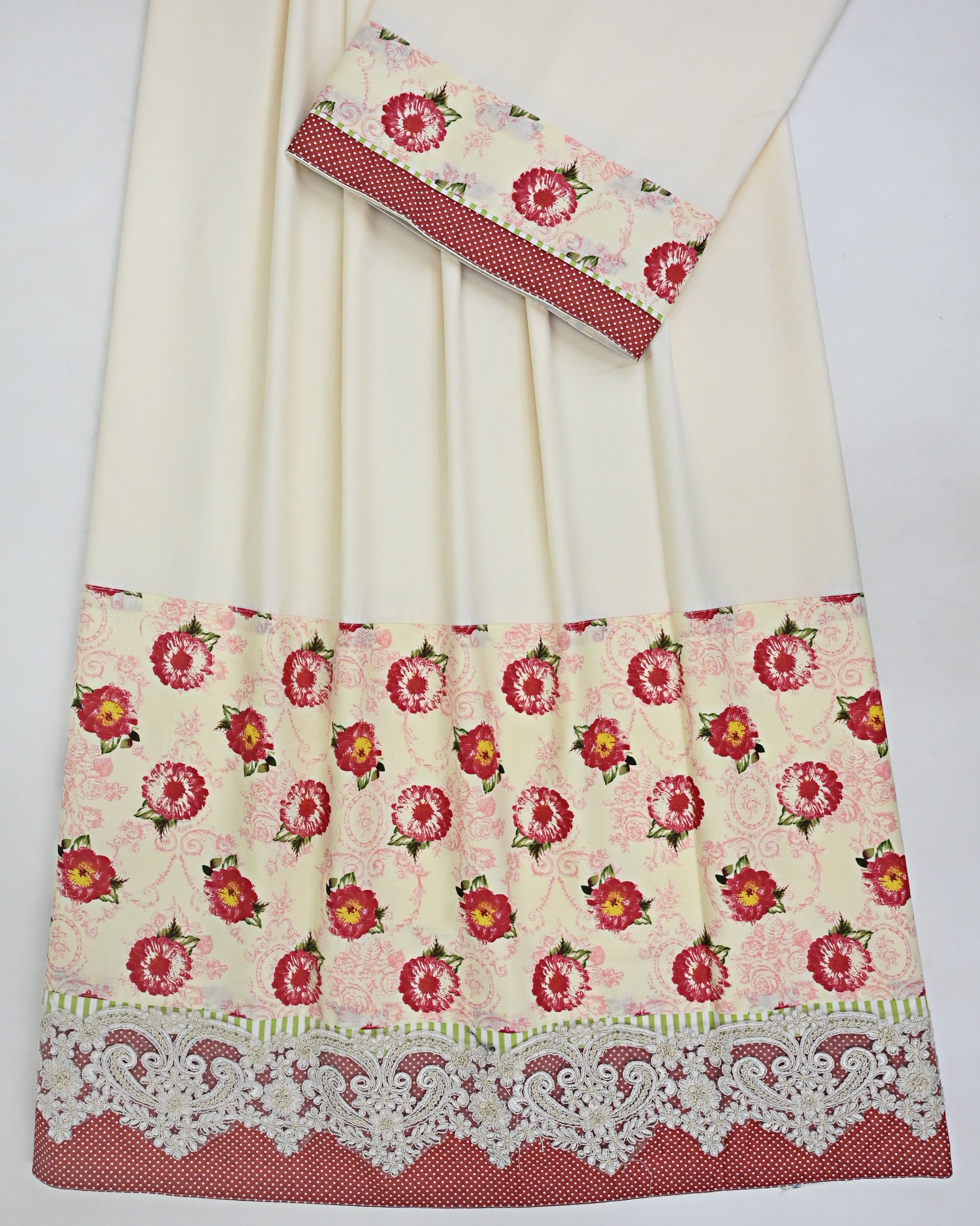 Ivory Rida With Smart Red Floral Print Panel & Smart Lace