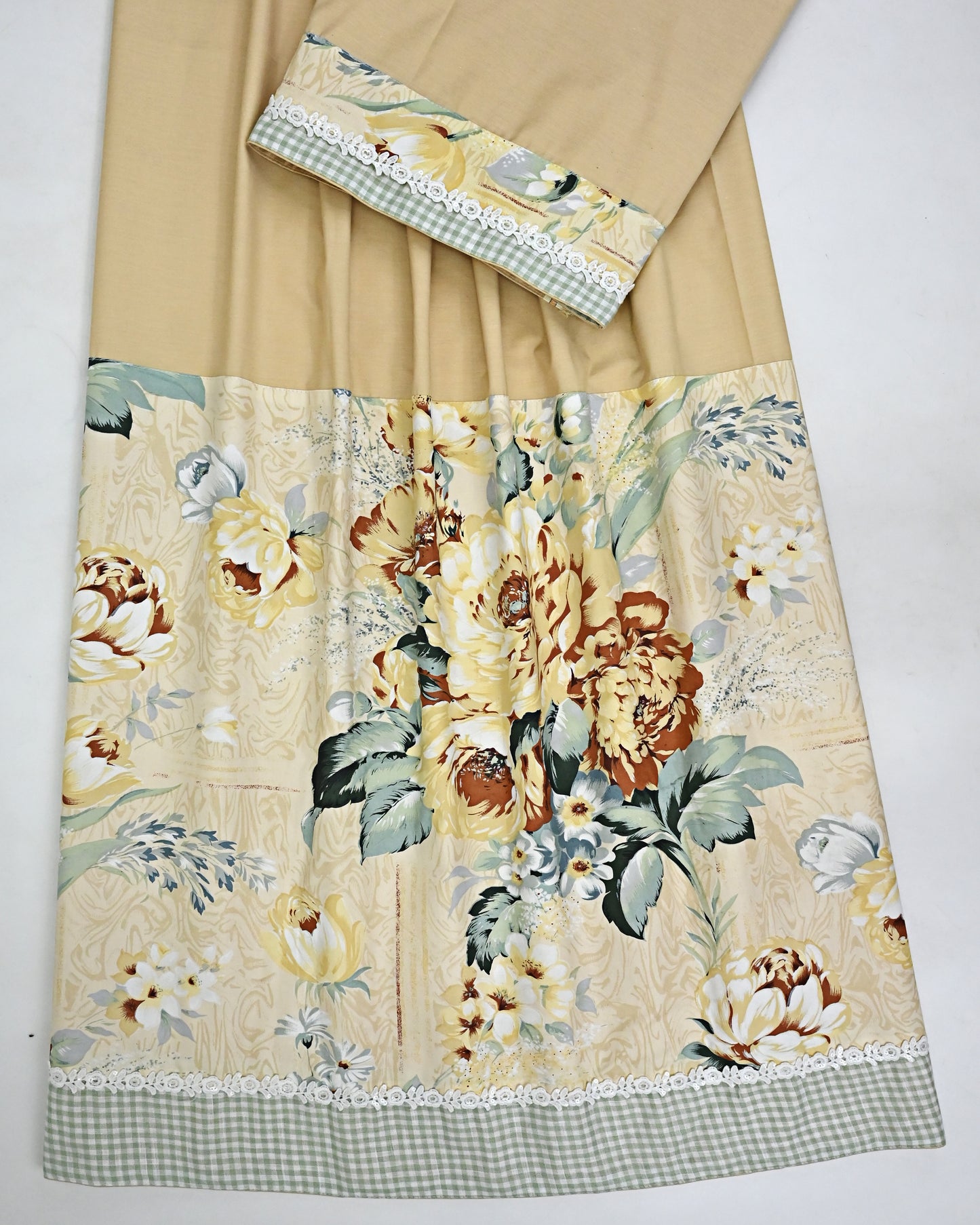 Light Beige Rida With Smart Beige Floral Imported Panel & Smart Mini Checks Panel