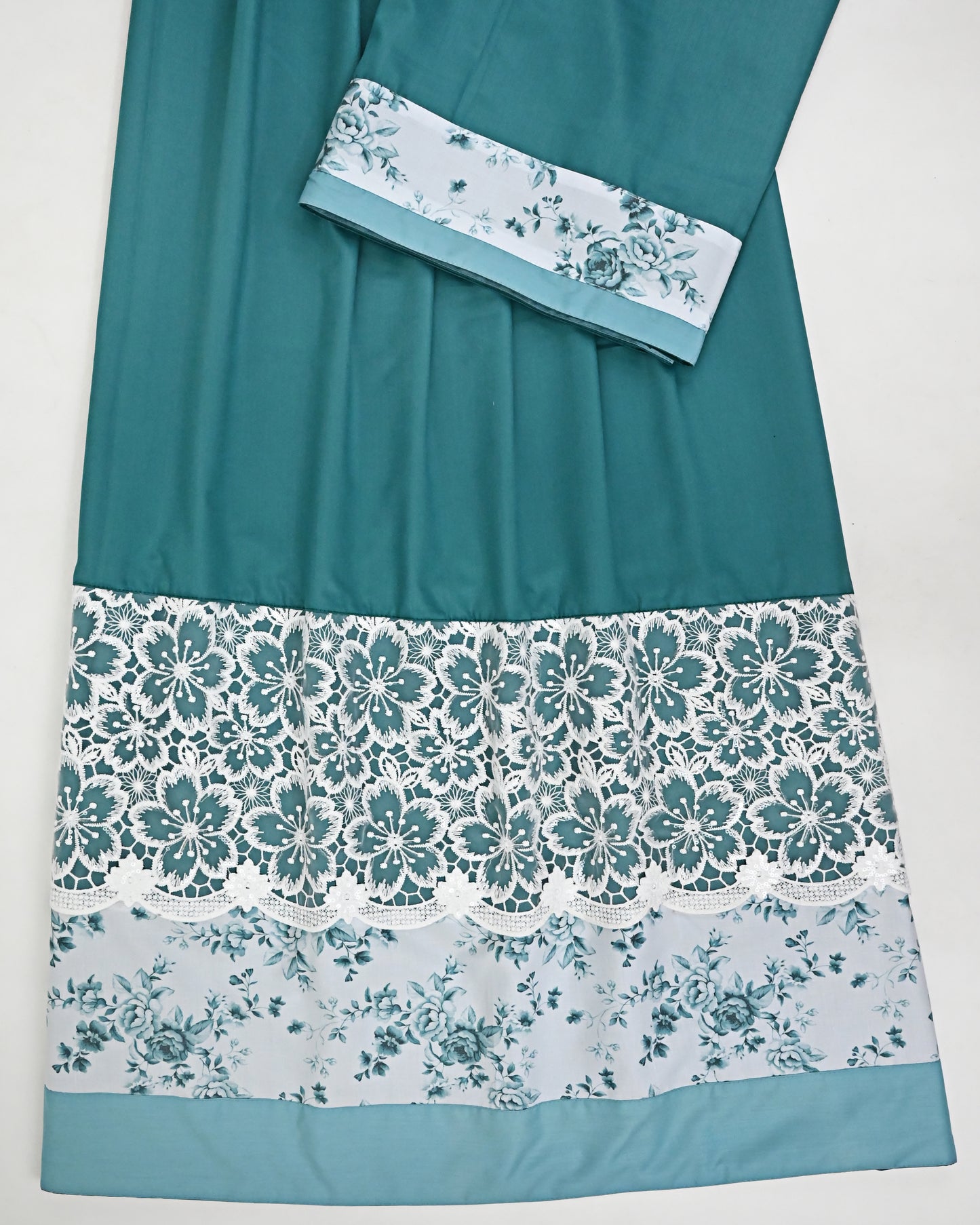 Peacock Green Rida With Smart White Floral Lace & Floral Printed Panel