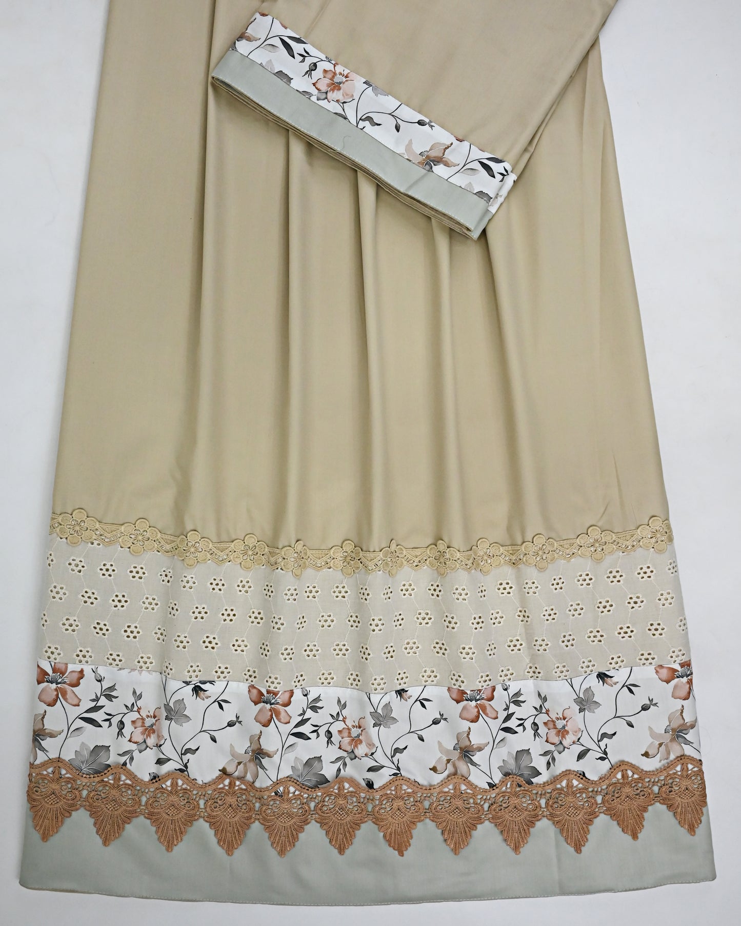 Beige Rida With Smart Floral Panel & Smart Design Lace Hakoba Lace