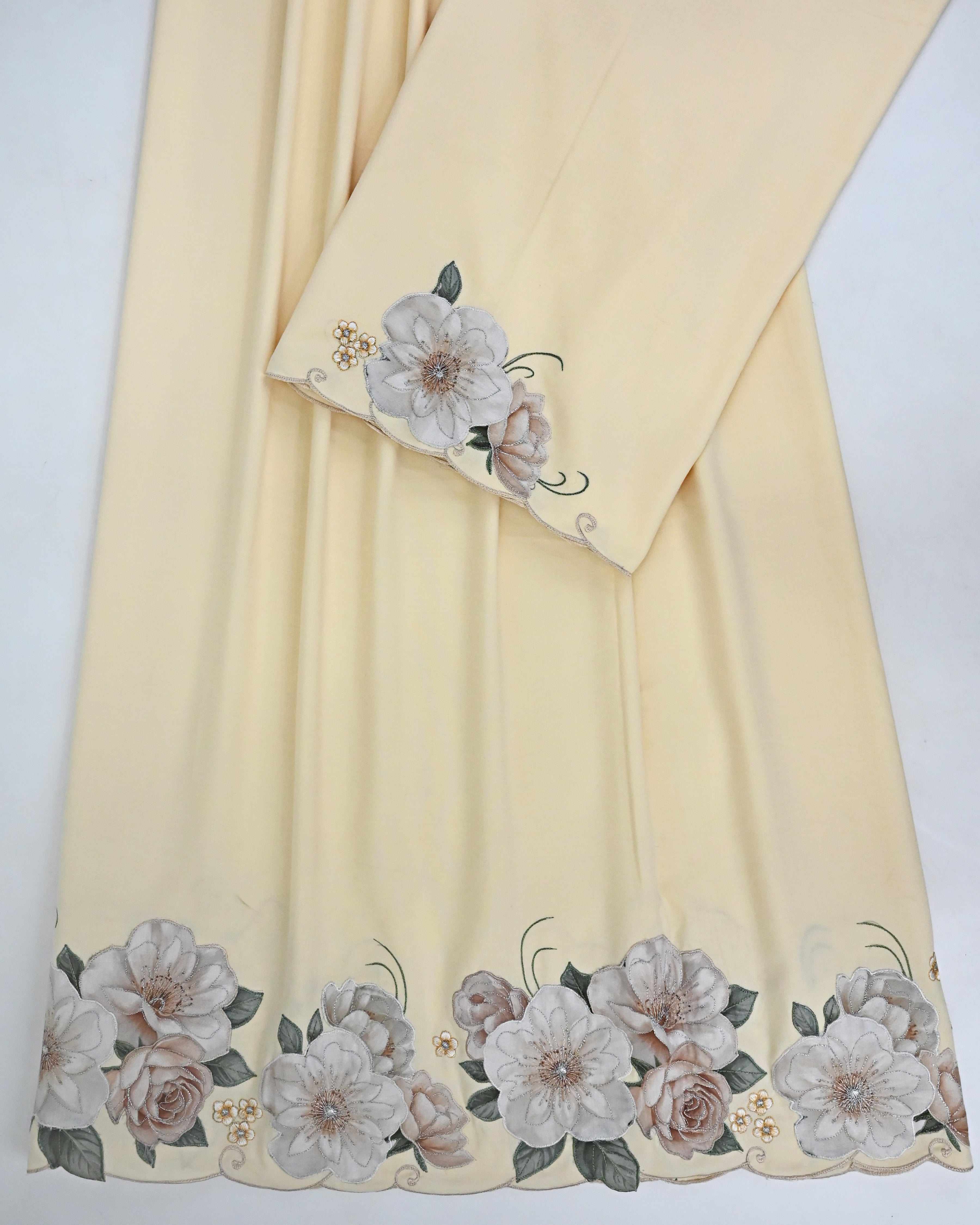 Creamy Yellow Rida With Floral Applique With Smart Embroidery Work