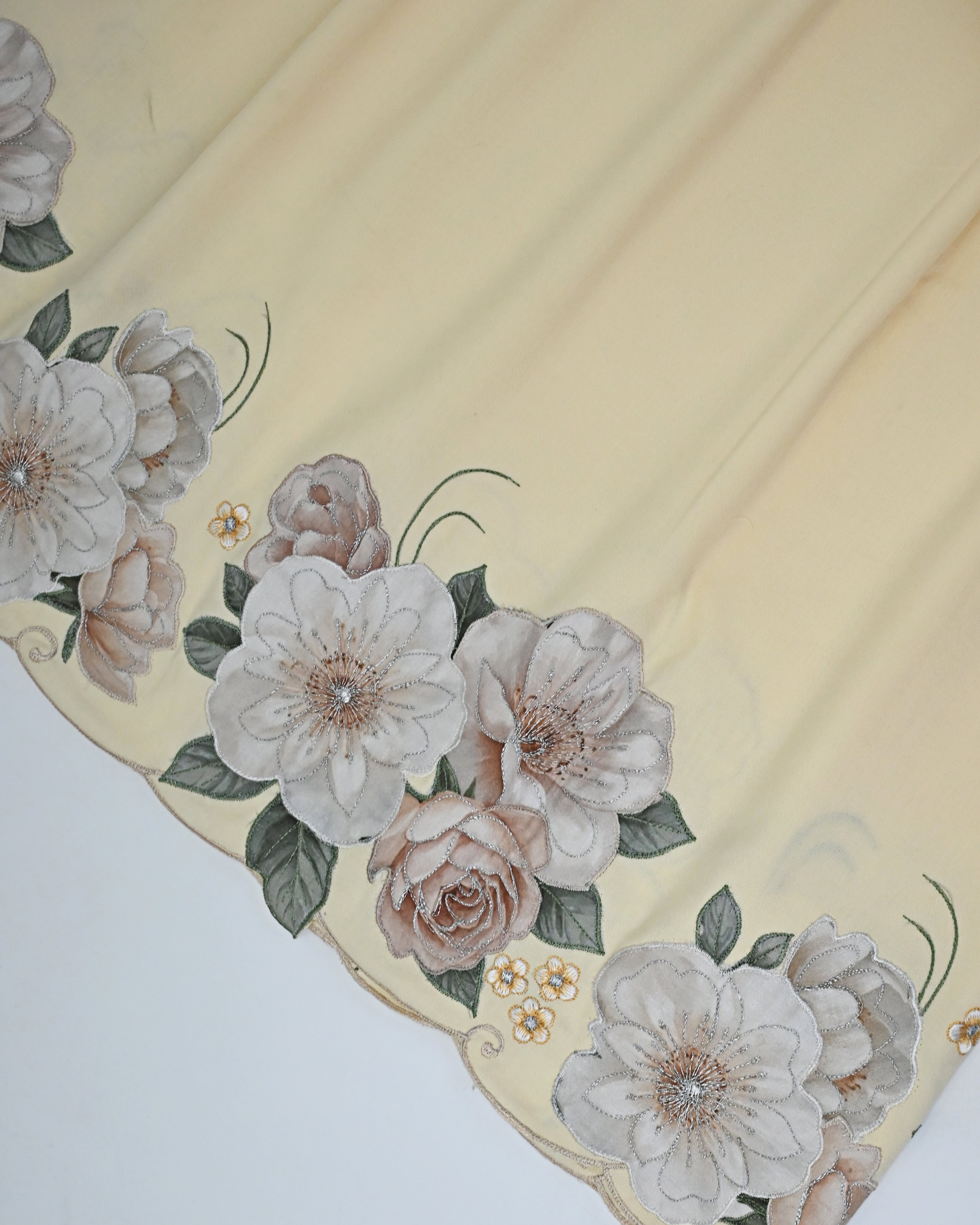 Creamy Yellow Rida With Floral Applique With Smart Embroidery Work