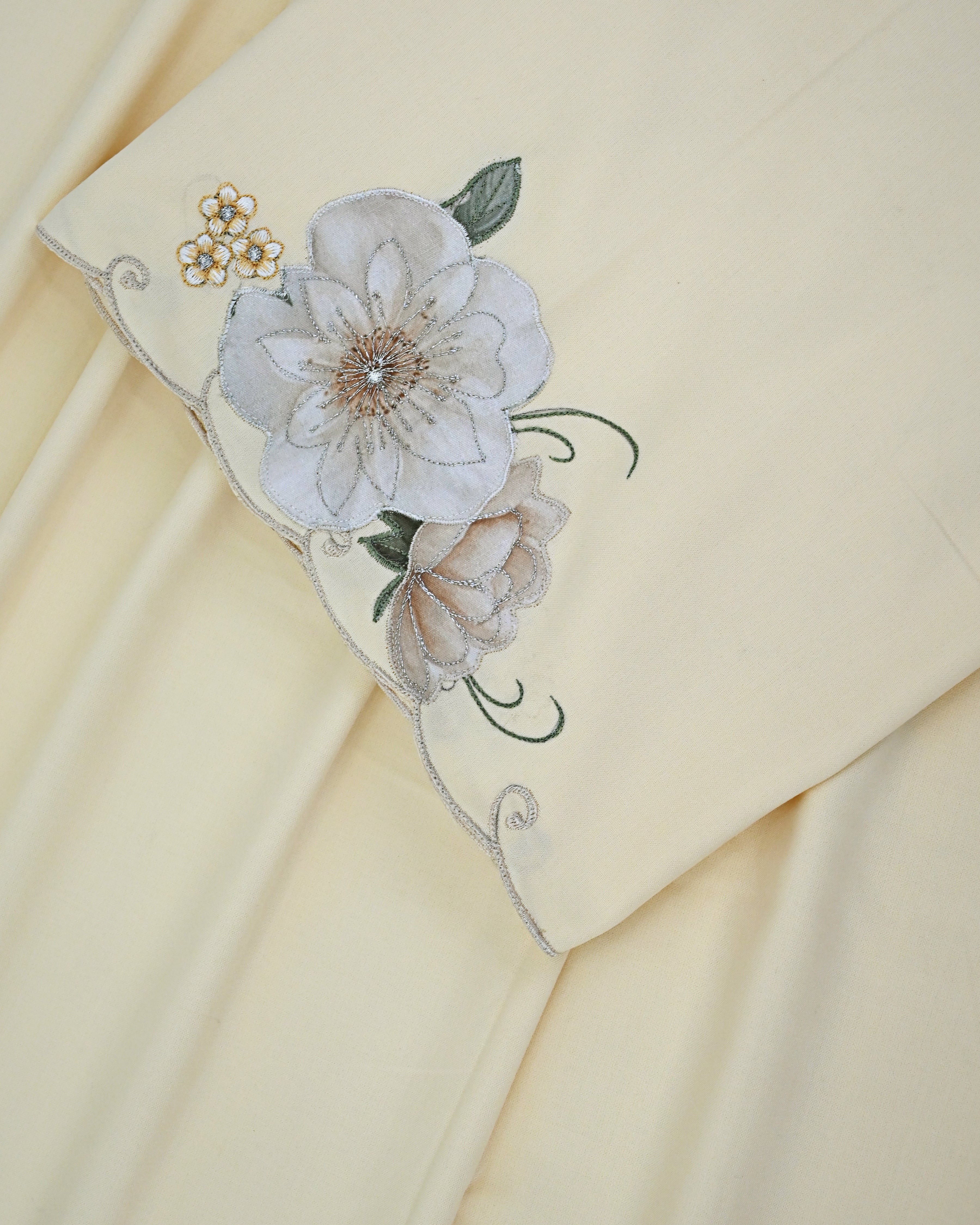 Creamy Yellow Rida With Floral Applique With Smart Embroidery Work