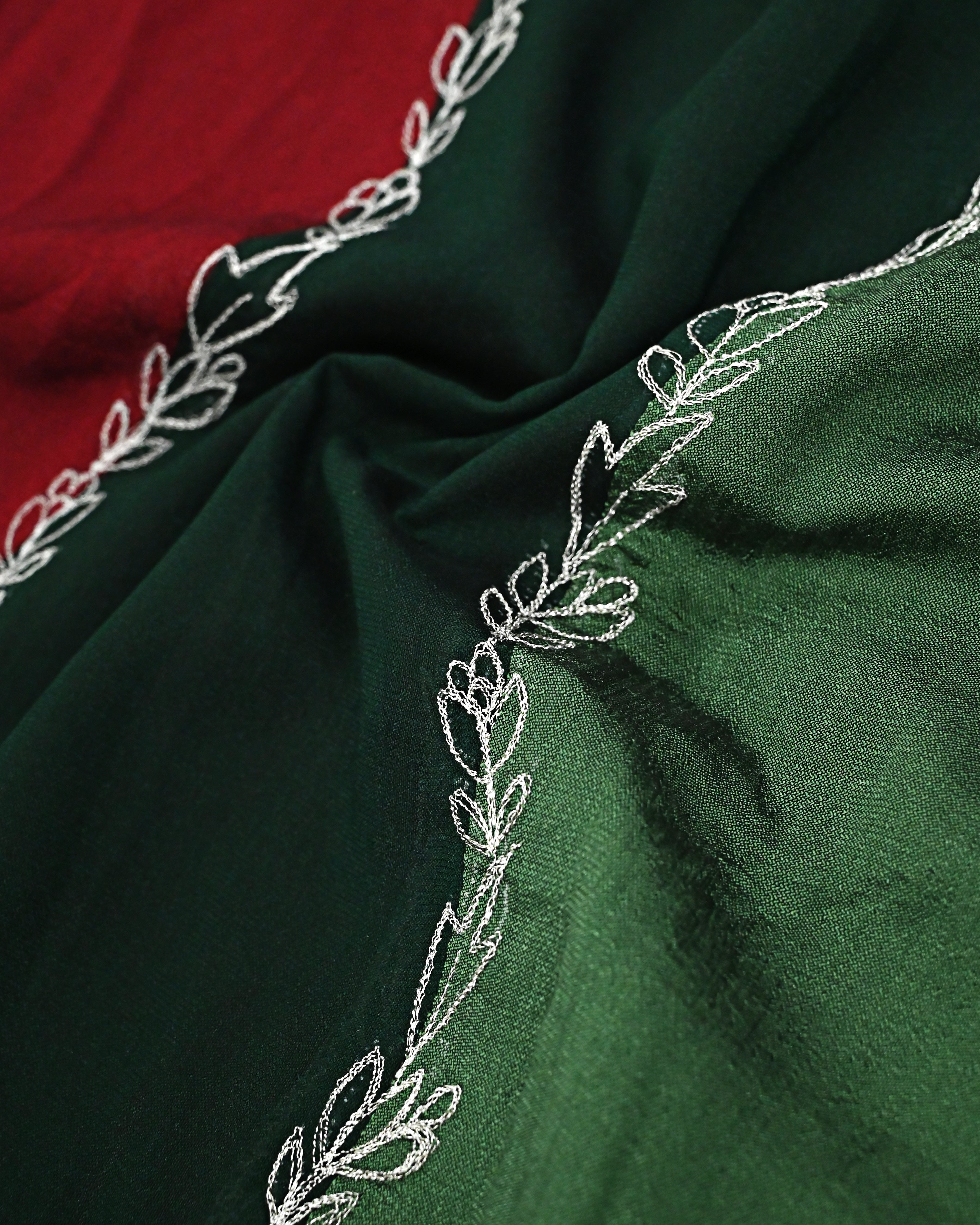 Black Dark Green Dark Red 90 grm Silk Rida With Smart Pattern & Smart Embroidery Work-2900/-