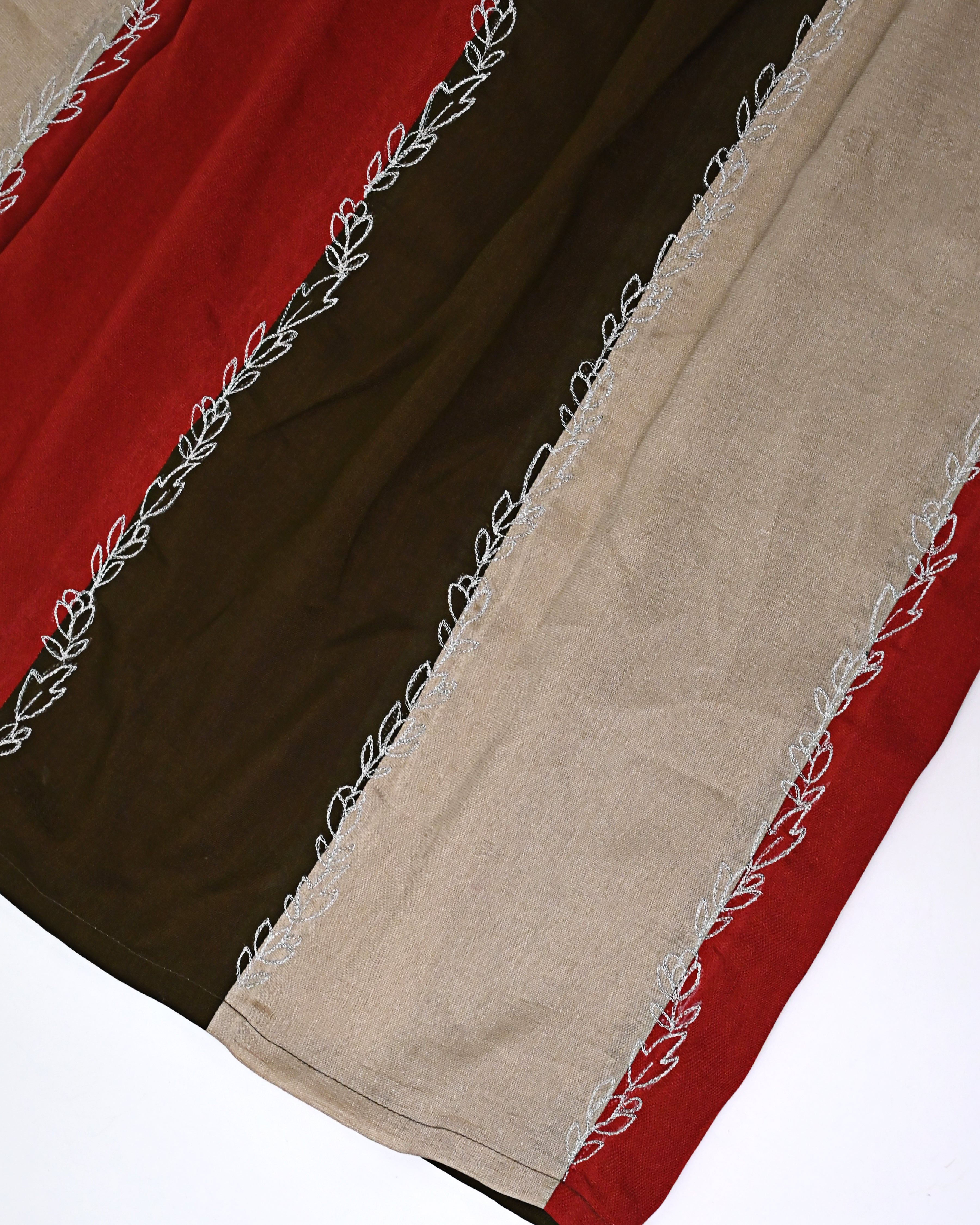 Black Beige Dark Red 90grm Silk Rida With Smart Pattern & Smart Embroidery Border-2900/-