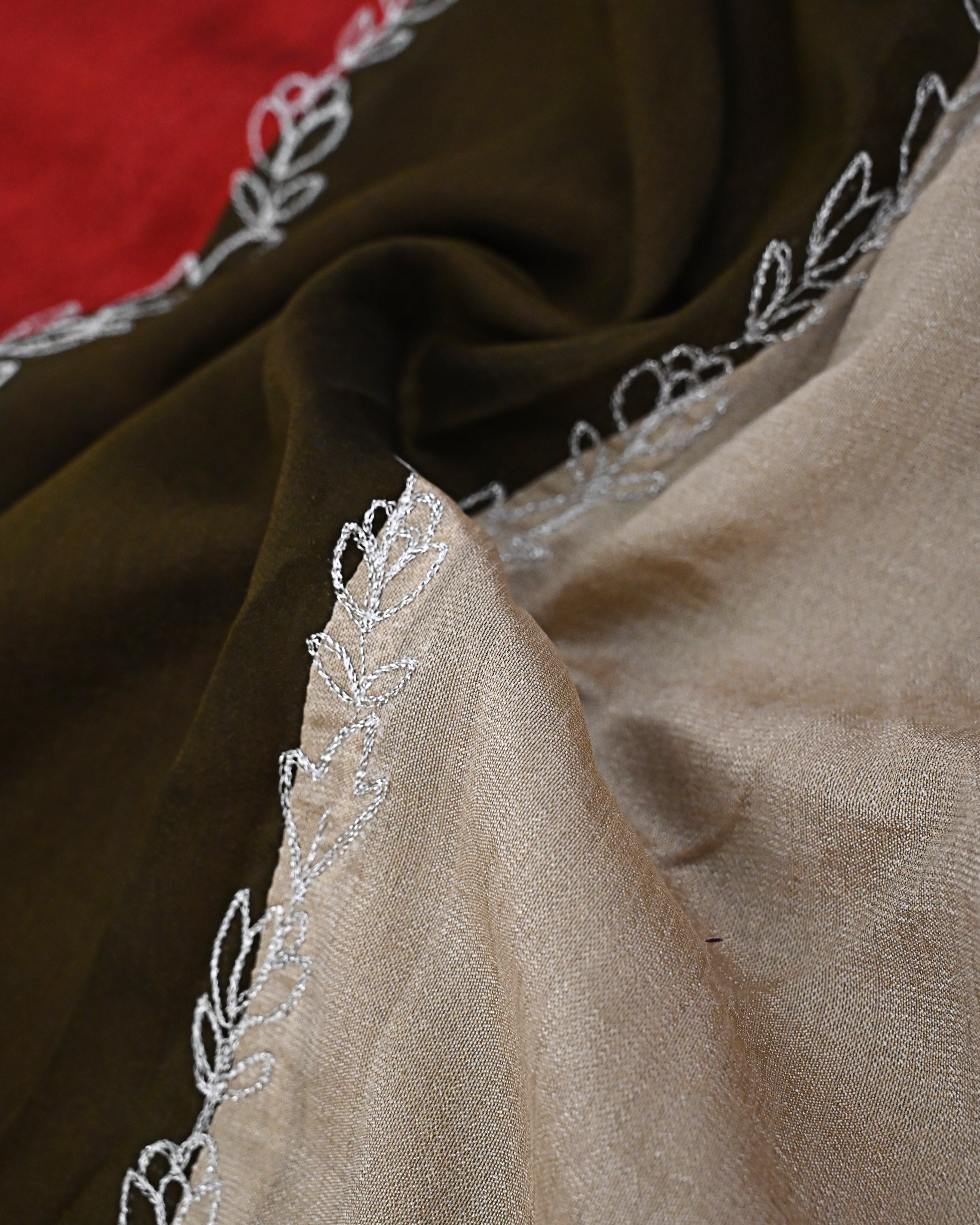 Black Beige Dark Red 90grm Silk Rida With Smart Pattern & Smart Embroidery Border-2900/-