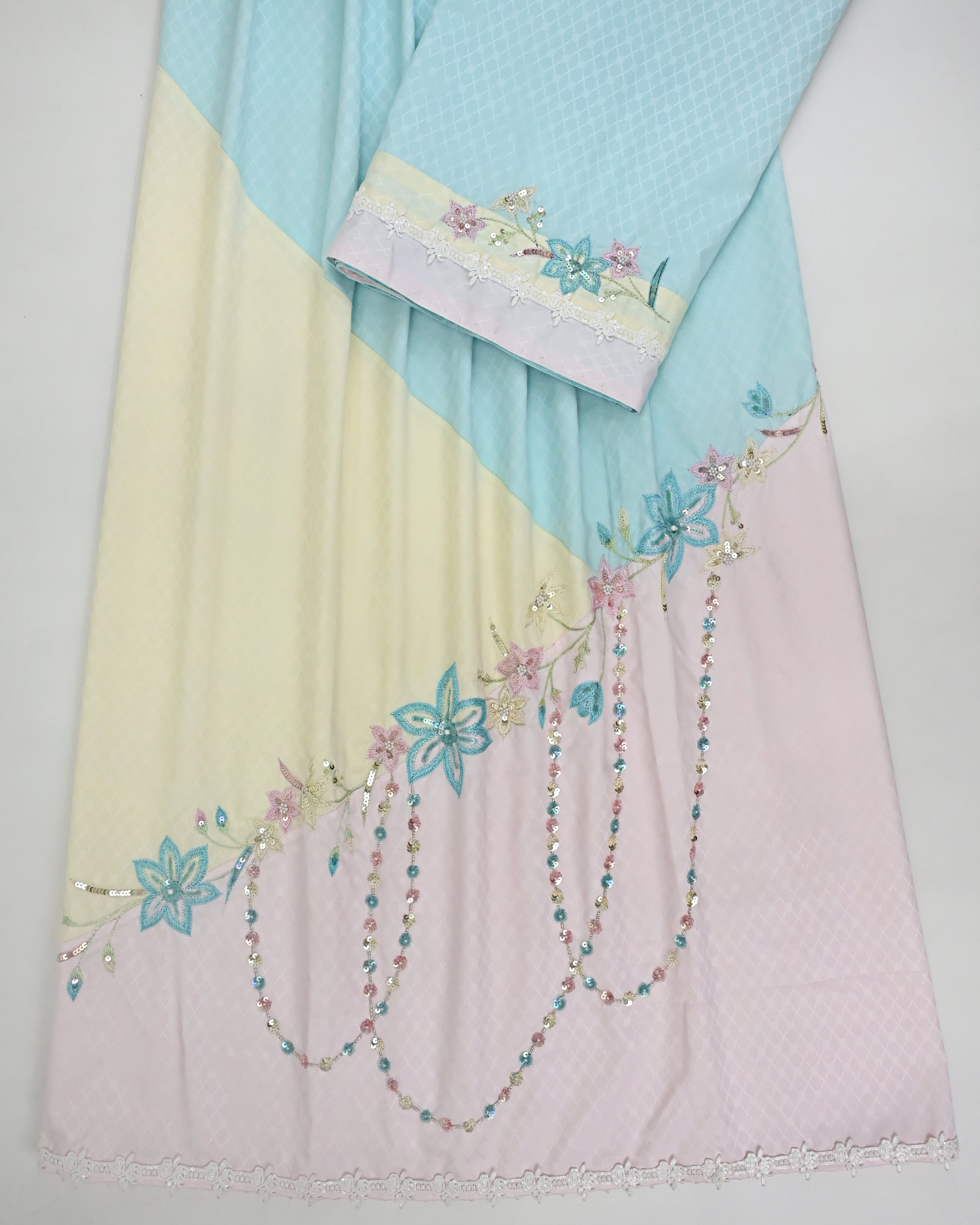 Tri Color Light Pattern Rida With Fancy MultiColor Floral Aari Work