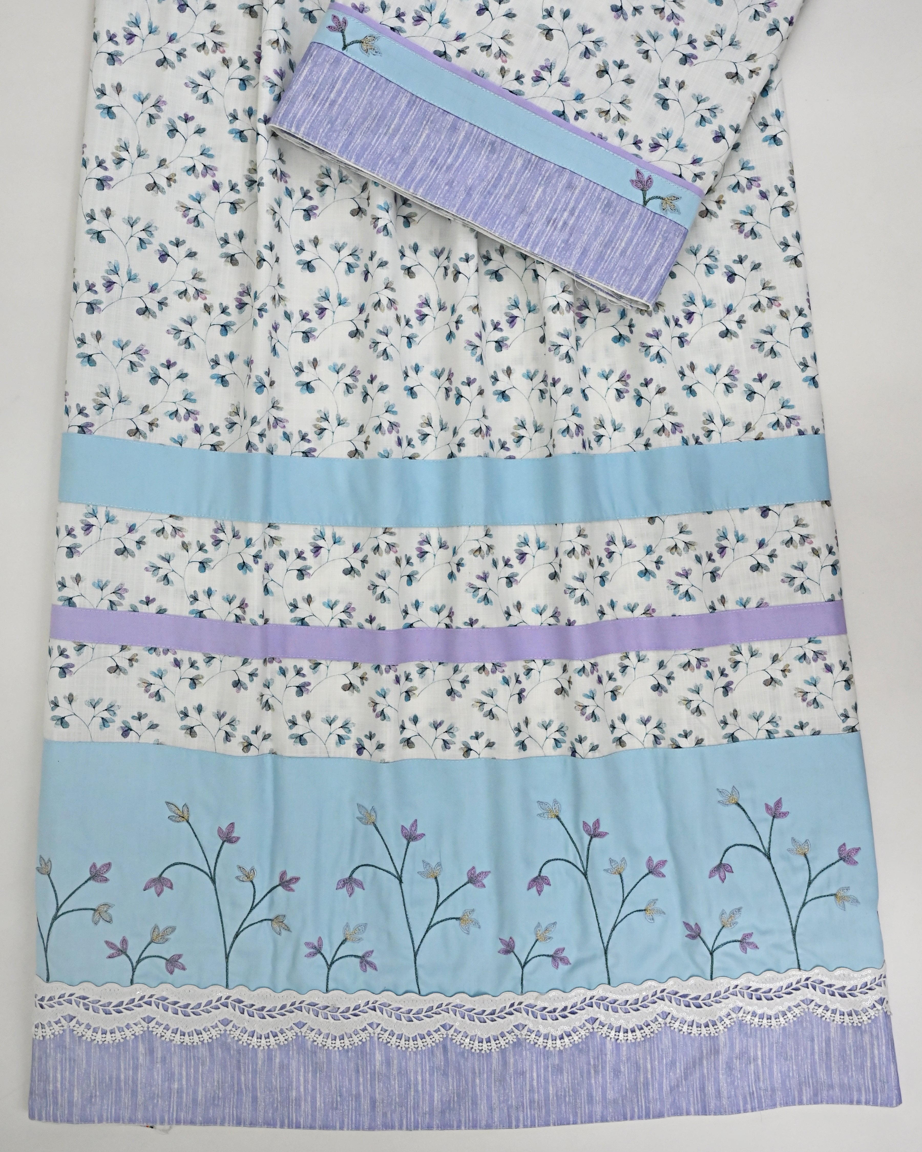 White Base Small Floral Print Rida With Smart Panel & Embroidery