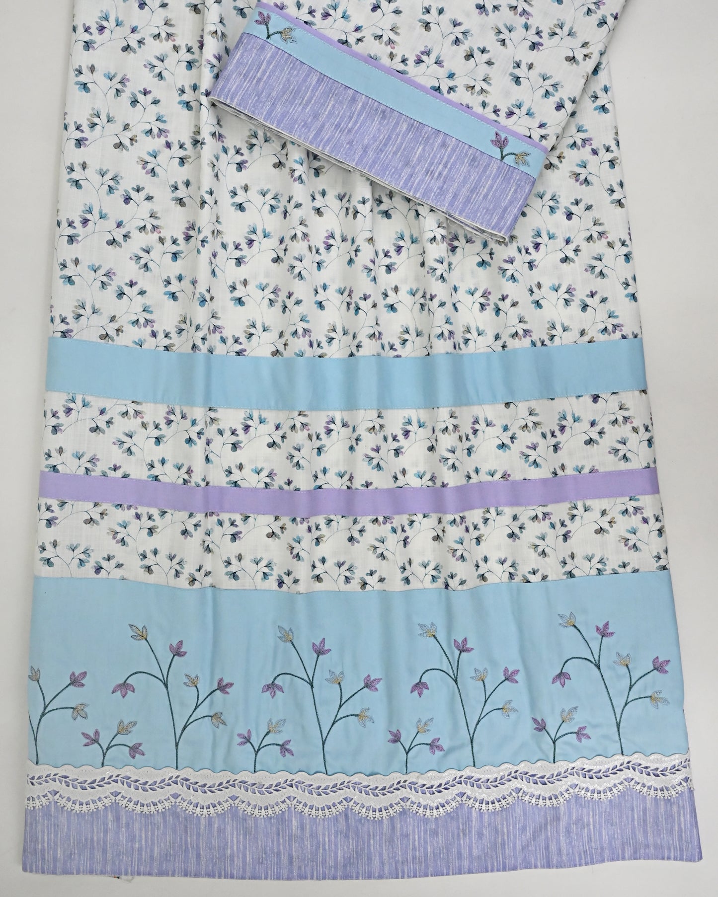 White Base Small Floral Print Rida With Smart Panel & Embroidery