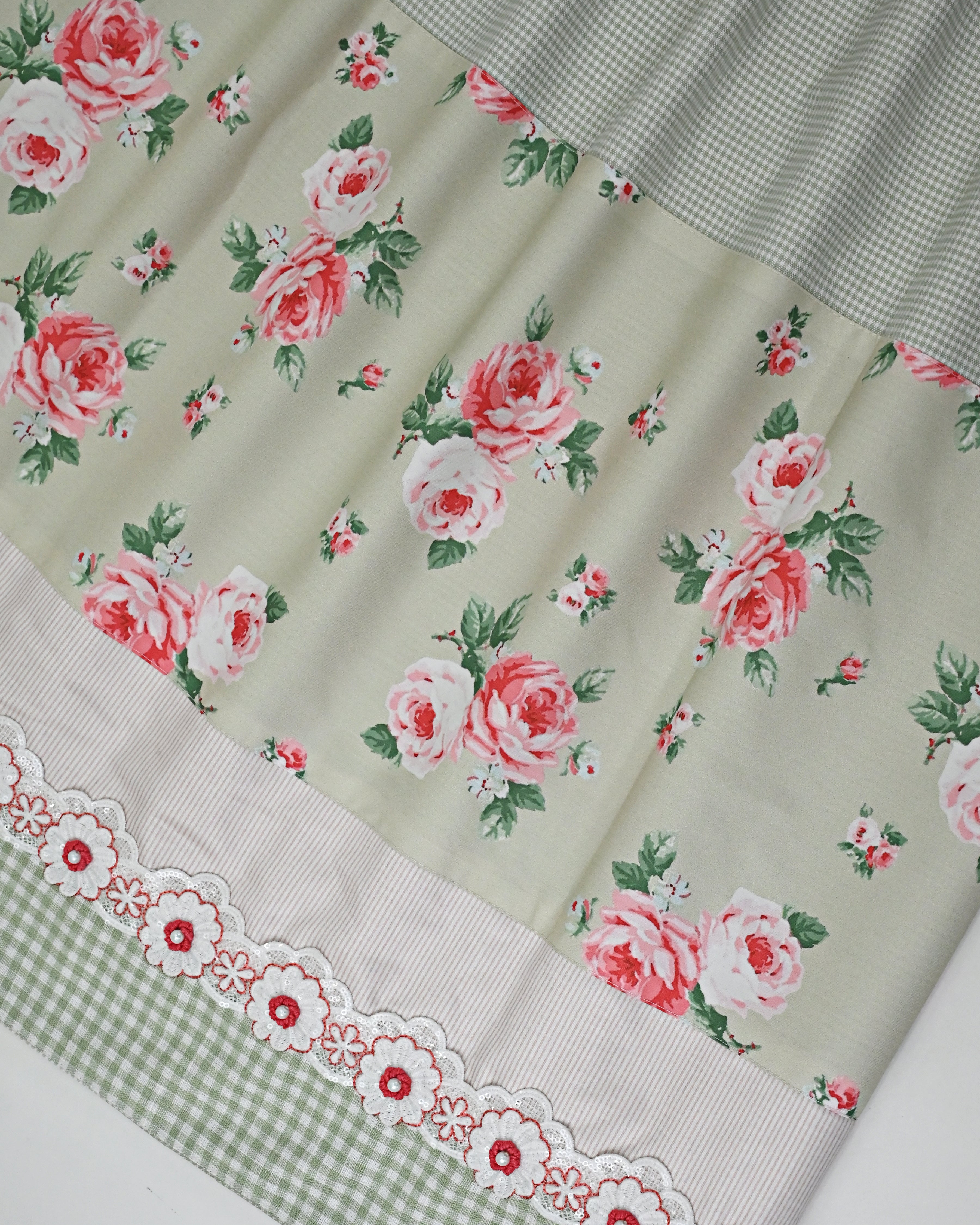 Grey & White Checks Rida With Floral Print Panel & Smart Lace