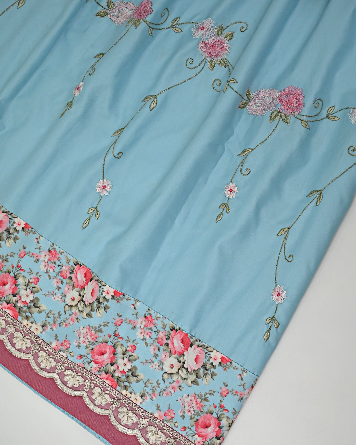 Sky Blue Rida With Smart Floral Panel & Floral Embroidery Border Work