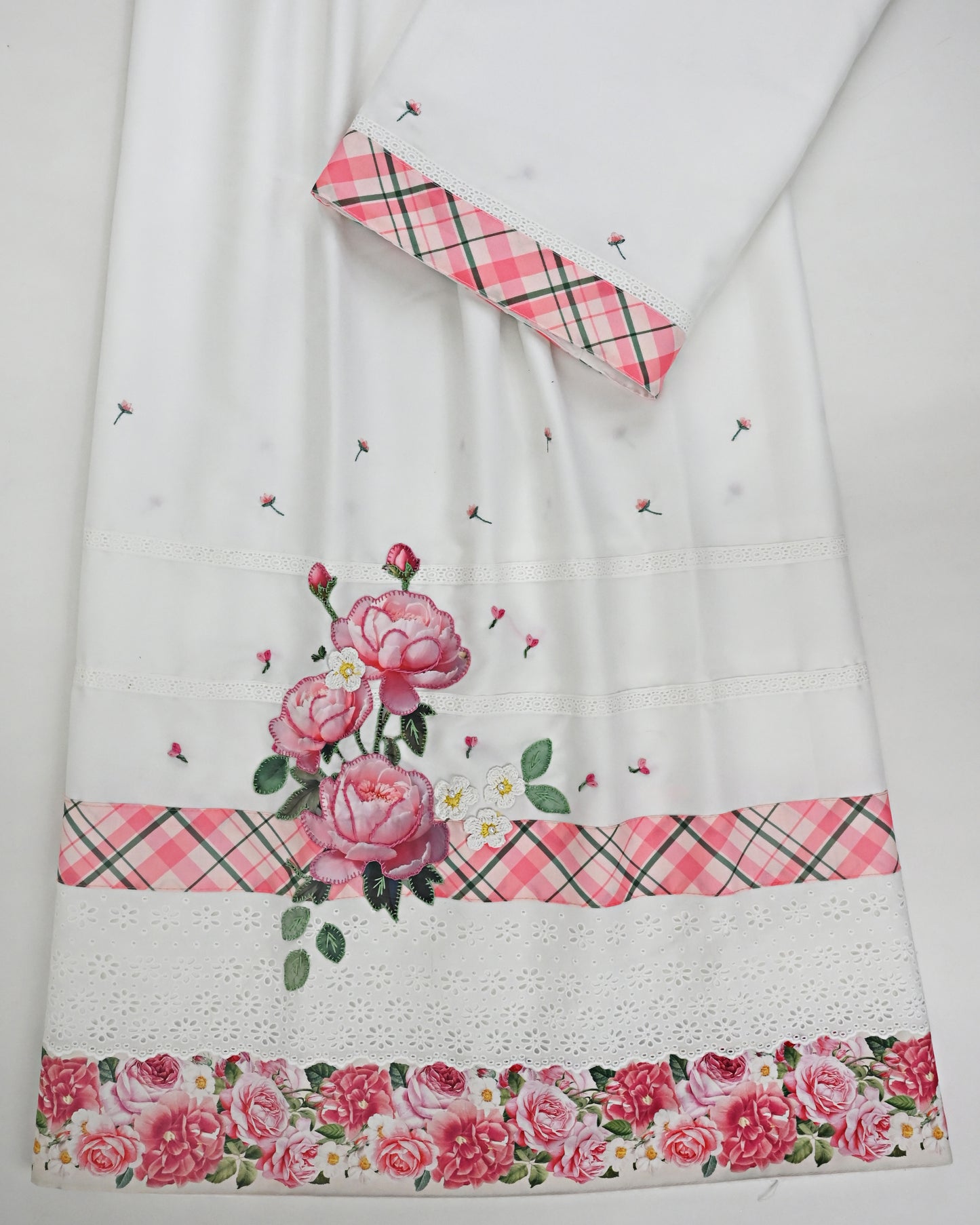 White Rida With Smart Floral Panel Smart White Lace & Floral Applique Work