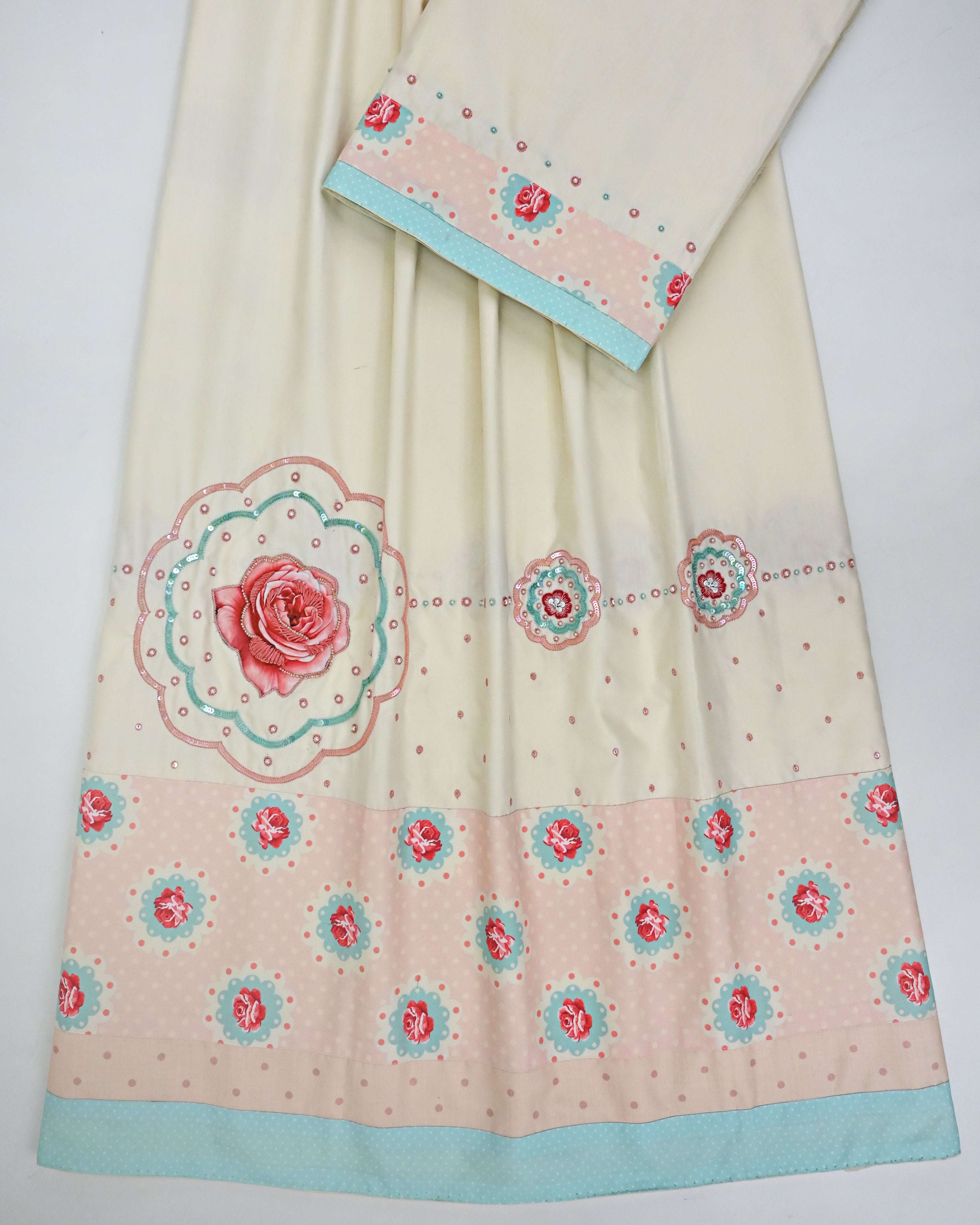 Cream Rida With Smart Floral Print Panel & All Over Floral Aari Work