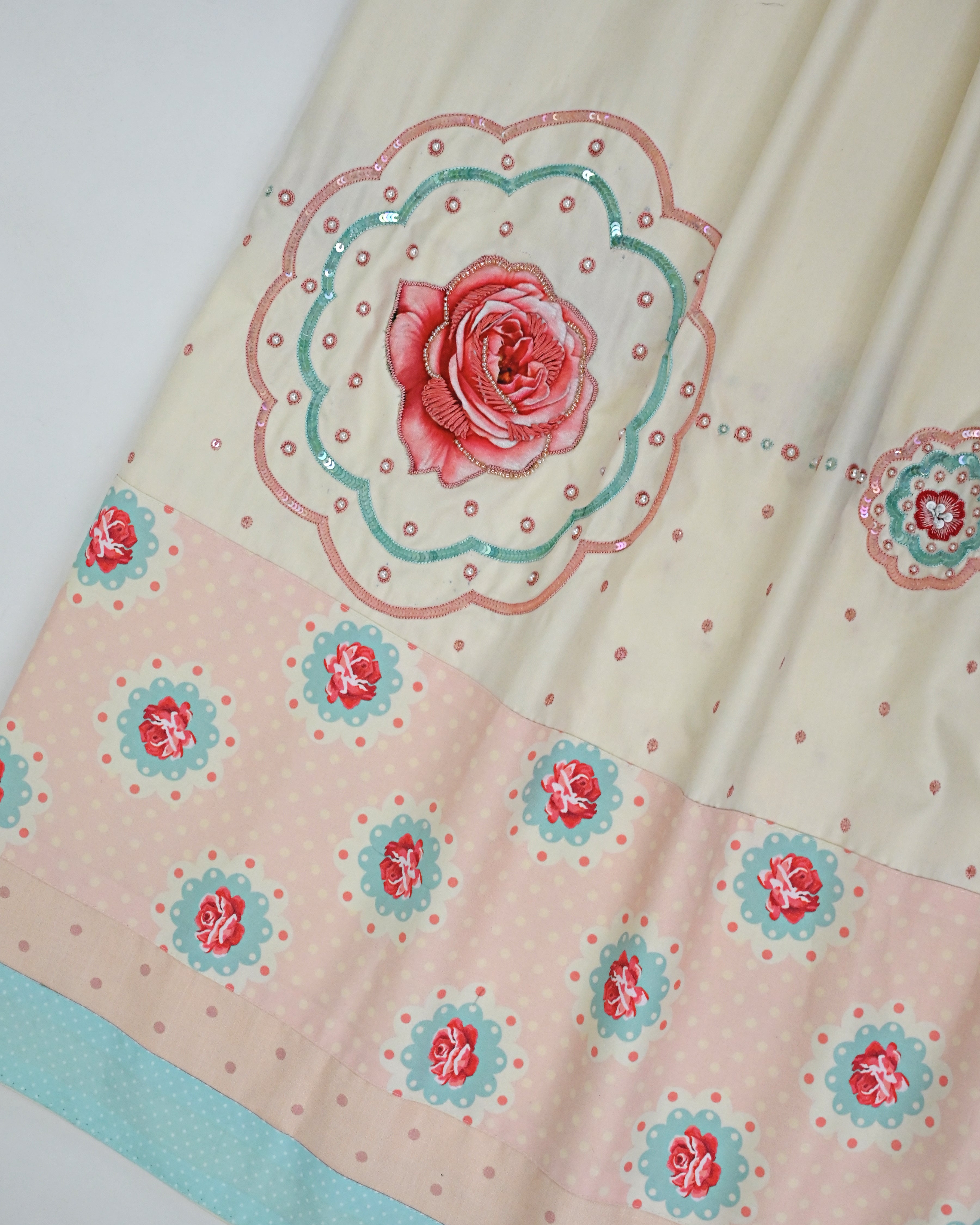 Cream Rida With Smart Floral Print Panel & All Over Floral Aari Work