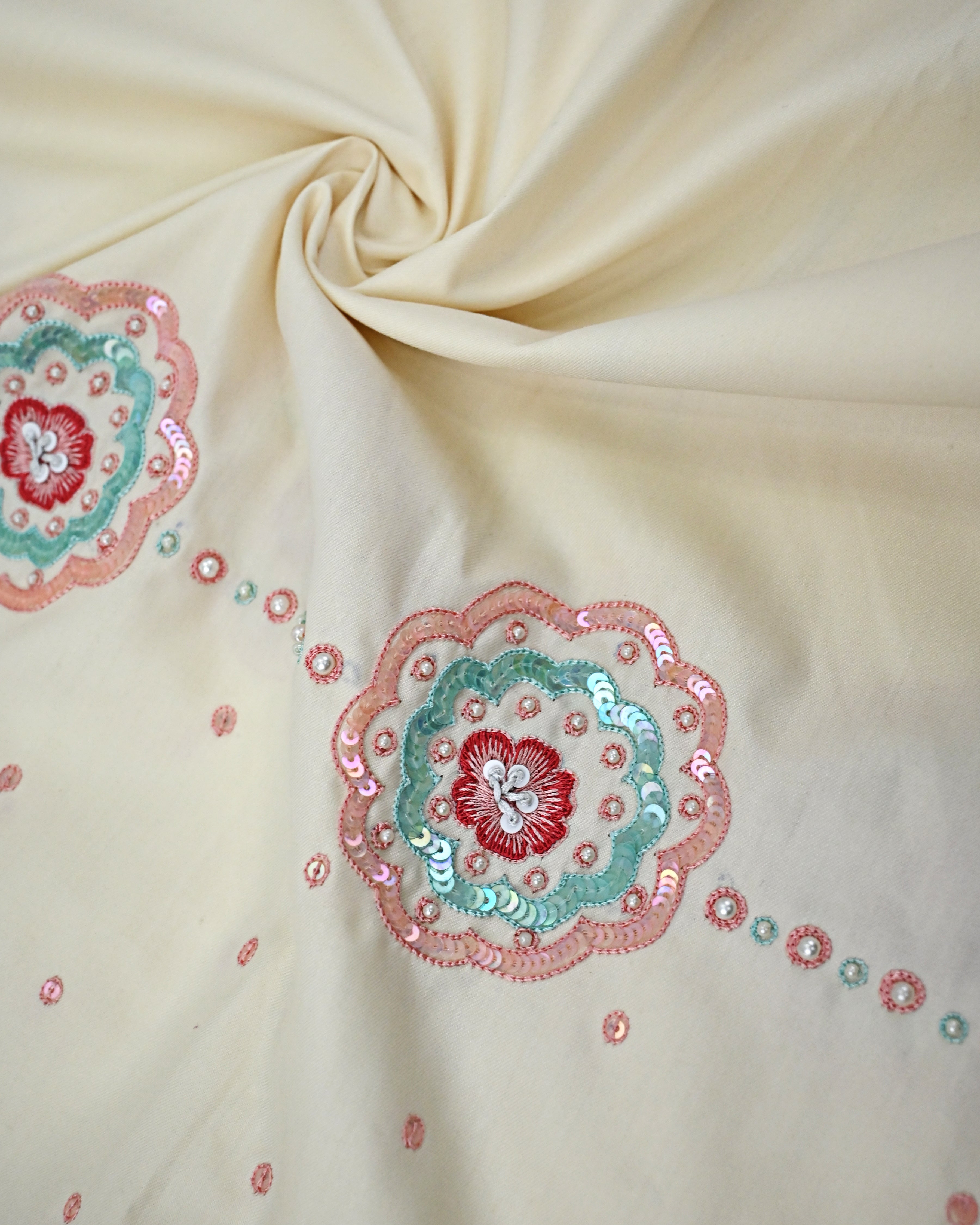 Cream Rida With Smart Floral Print Panel & All Over Floral Aari Work