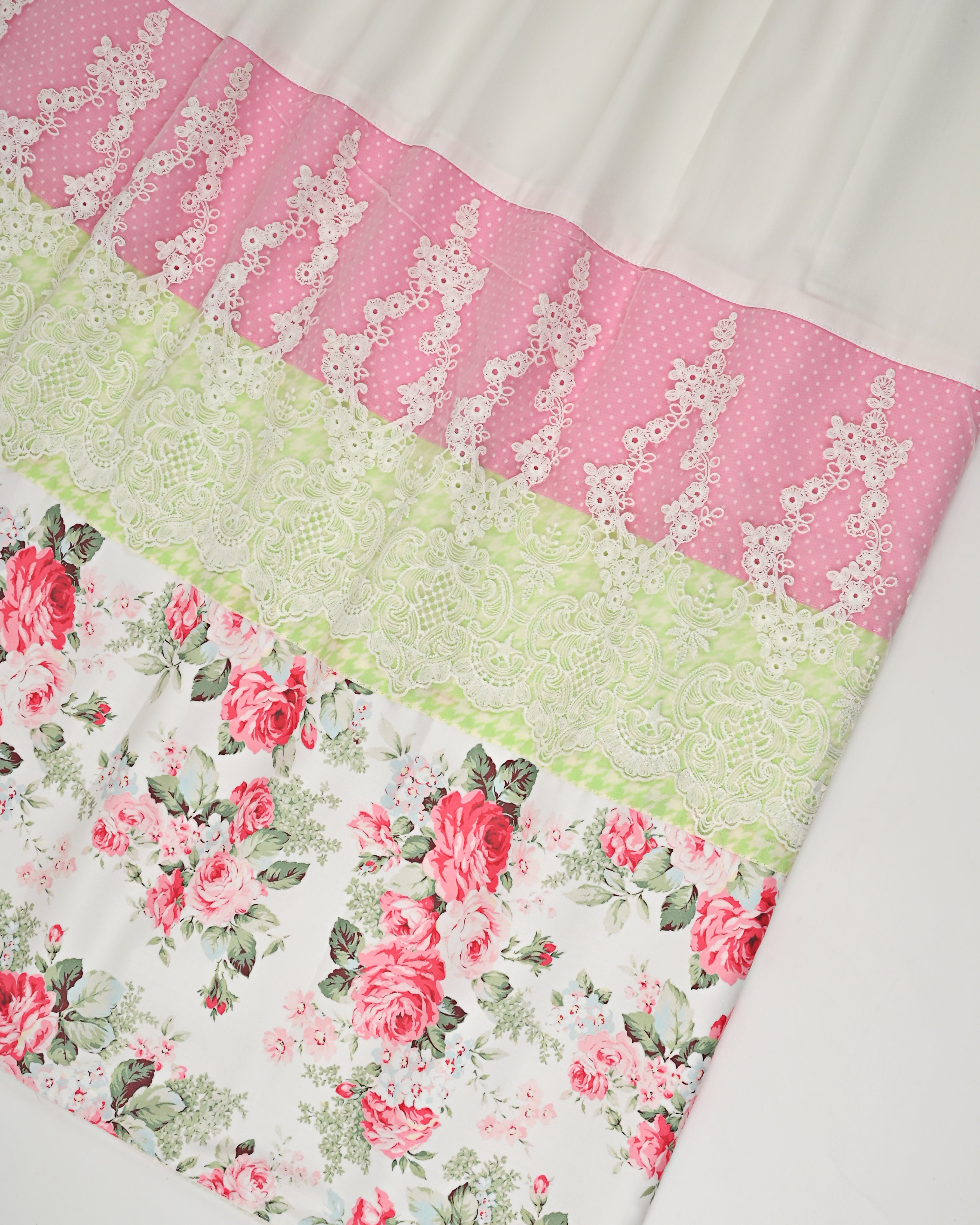 White Rida With Smart Floral Panel & Smart White Lace