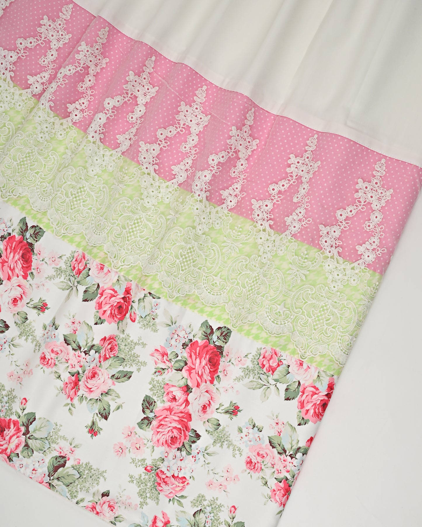 White Rida With Smart Floral Panel & Smart White Lace