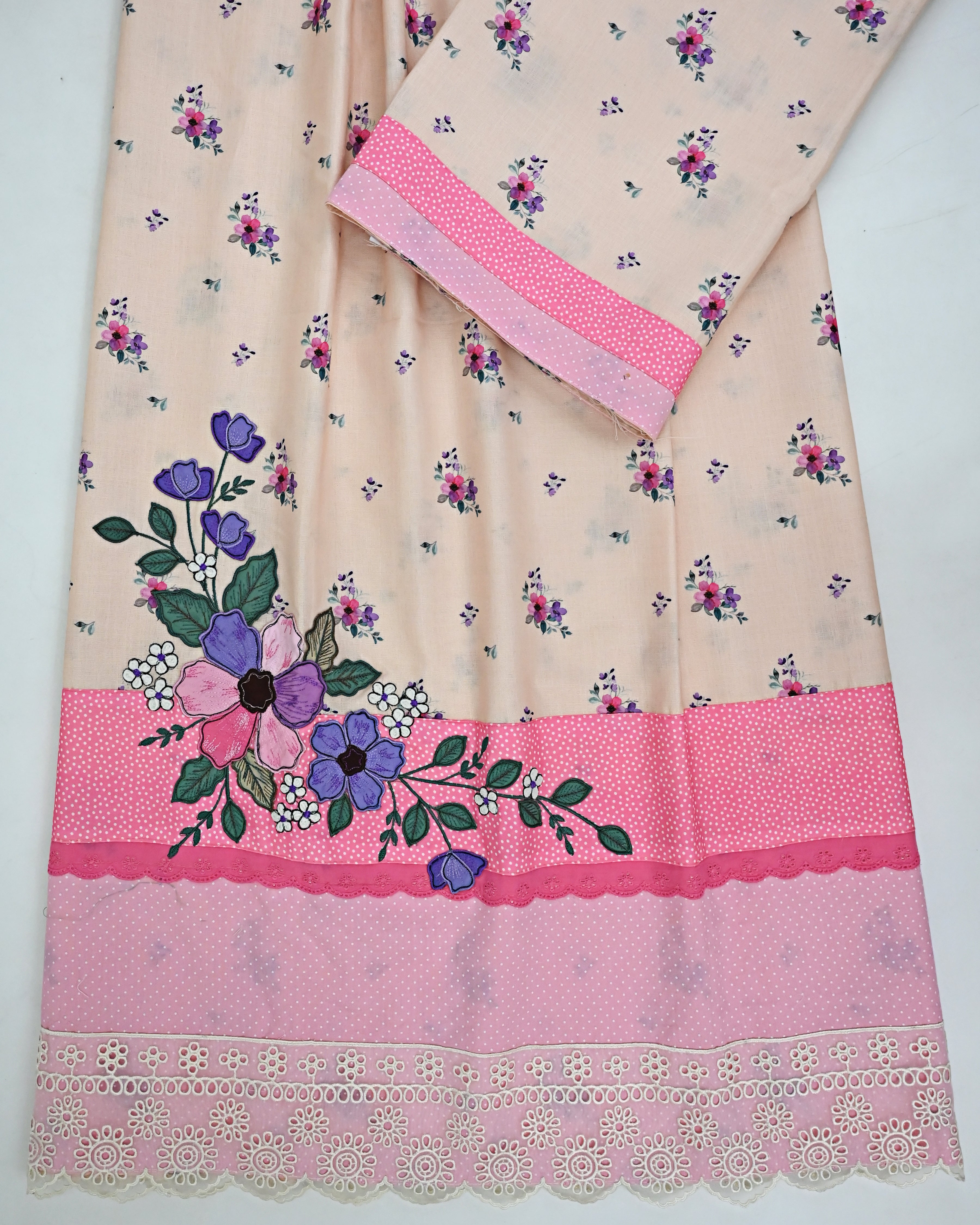 Light Apricot Base Floral Print Rida With Smart Floral Work & Smart Pink Panel Cream Lace